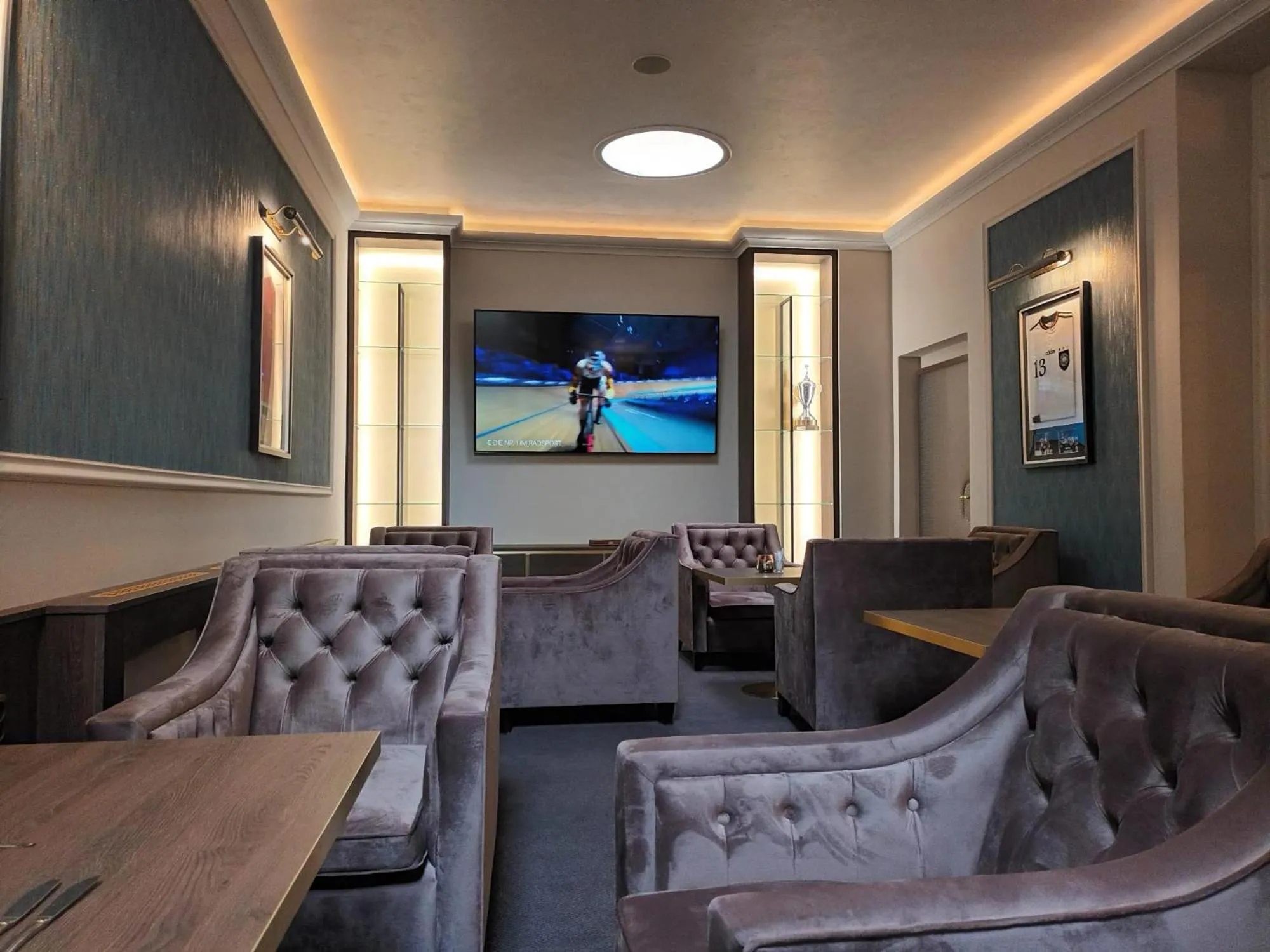 Communal lounge/ TV room in Hotel Maxim