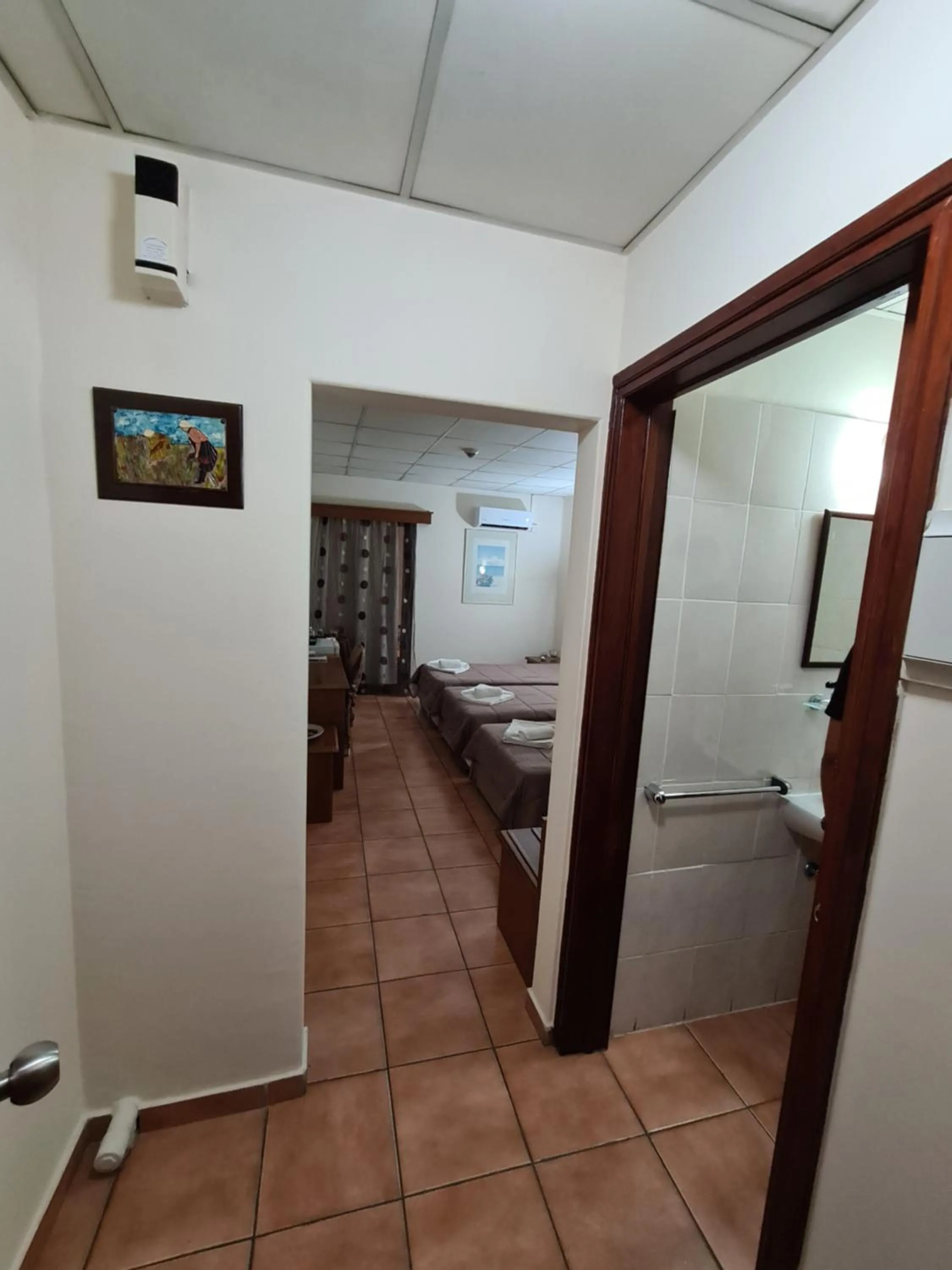 Bedroom, Bed in Metropole Hotel