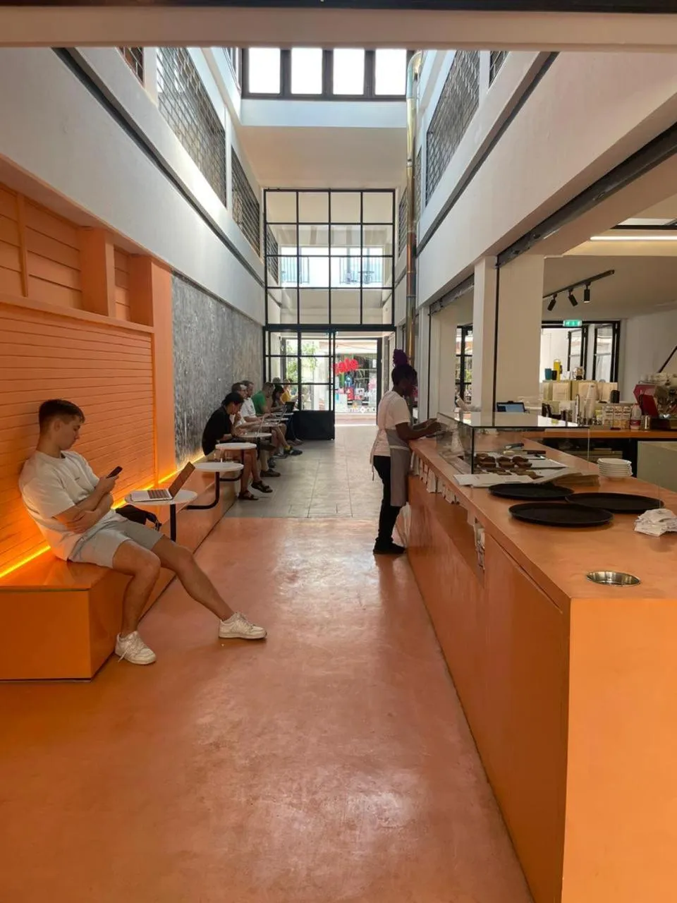 Coffee/tea facilities in Metropole Hotel