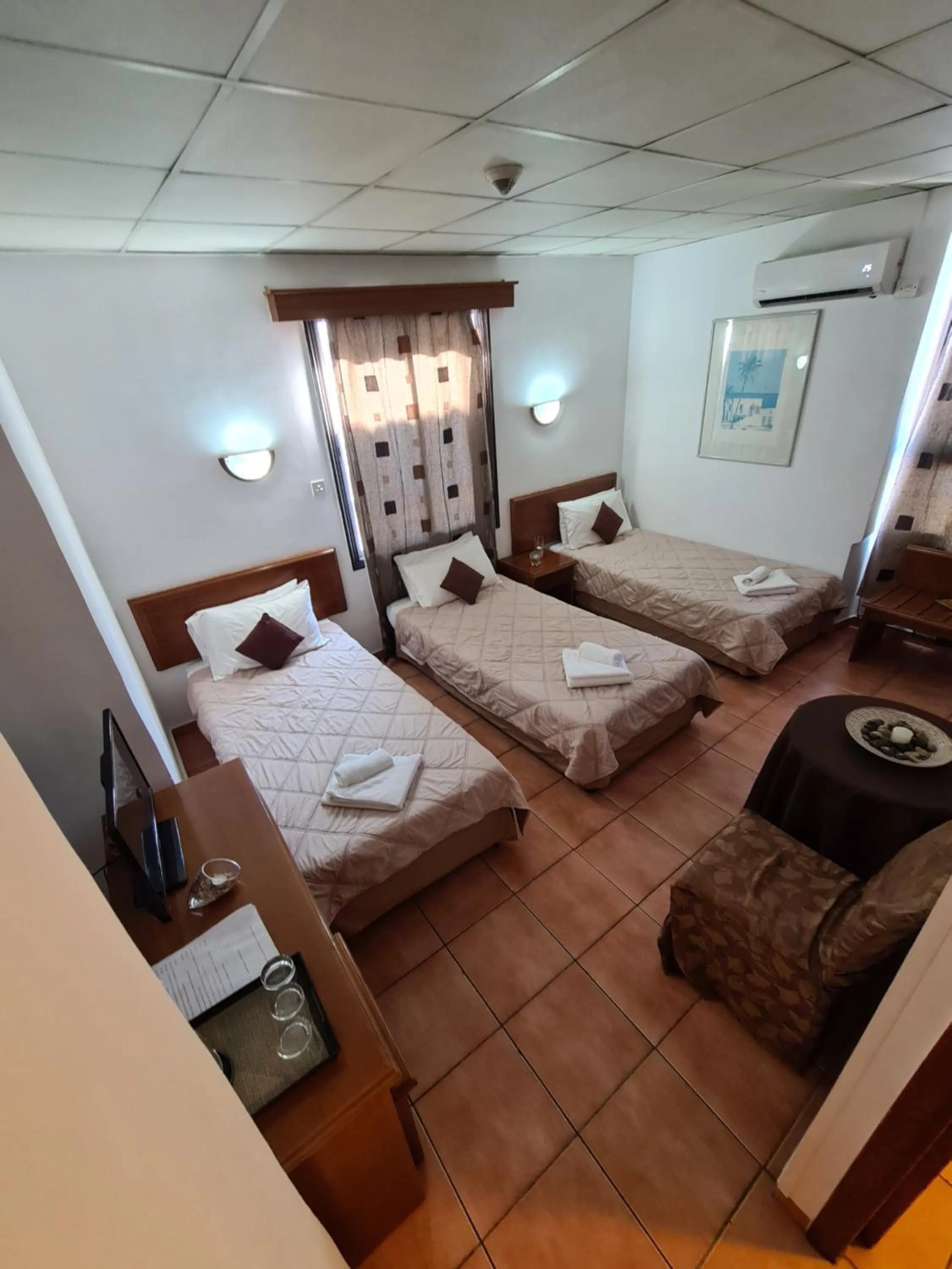 Bedroom, Bed in Metropole Hotel