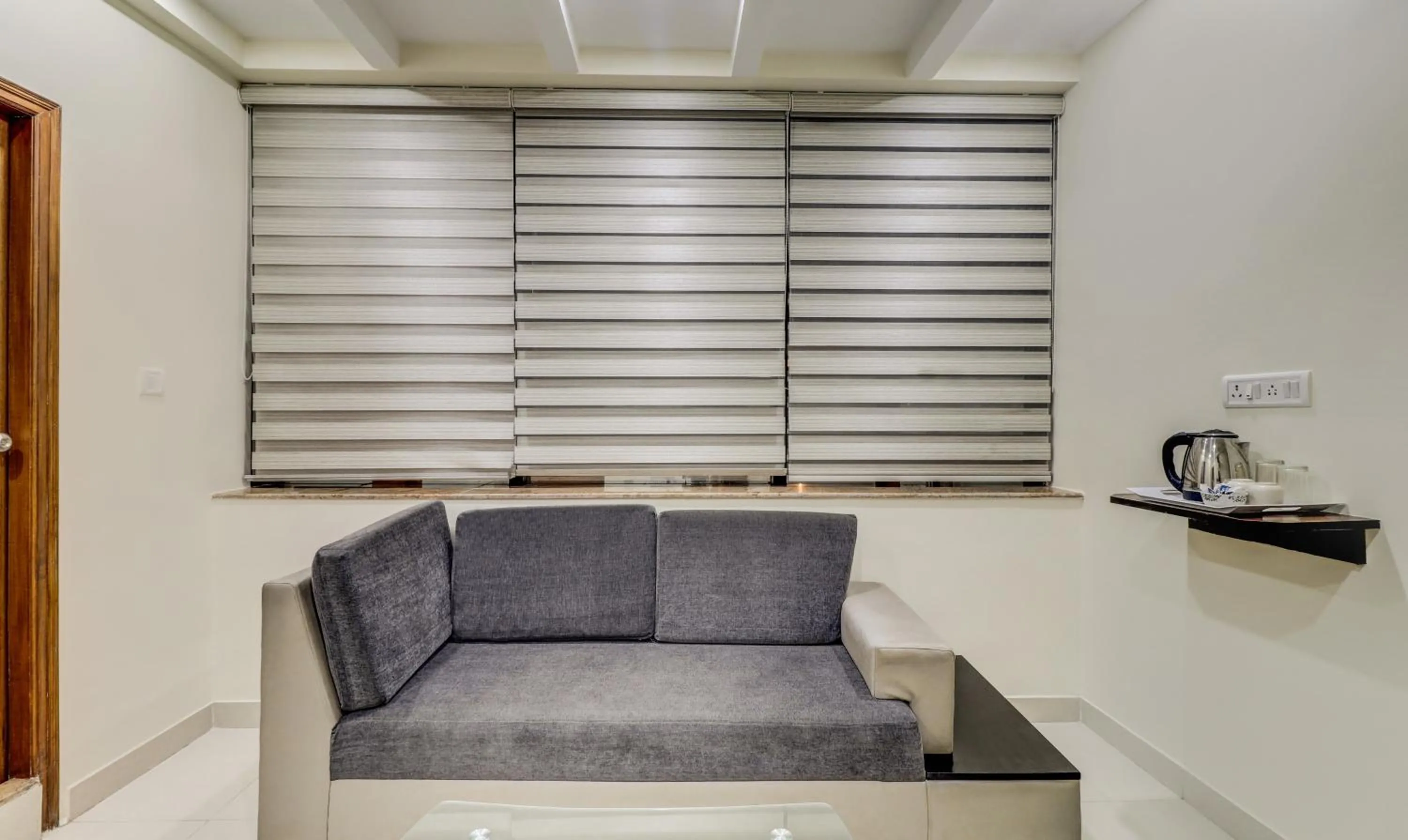 Seating area in Itsy Hotels Kozy Rooms