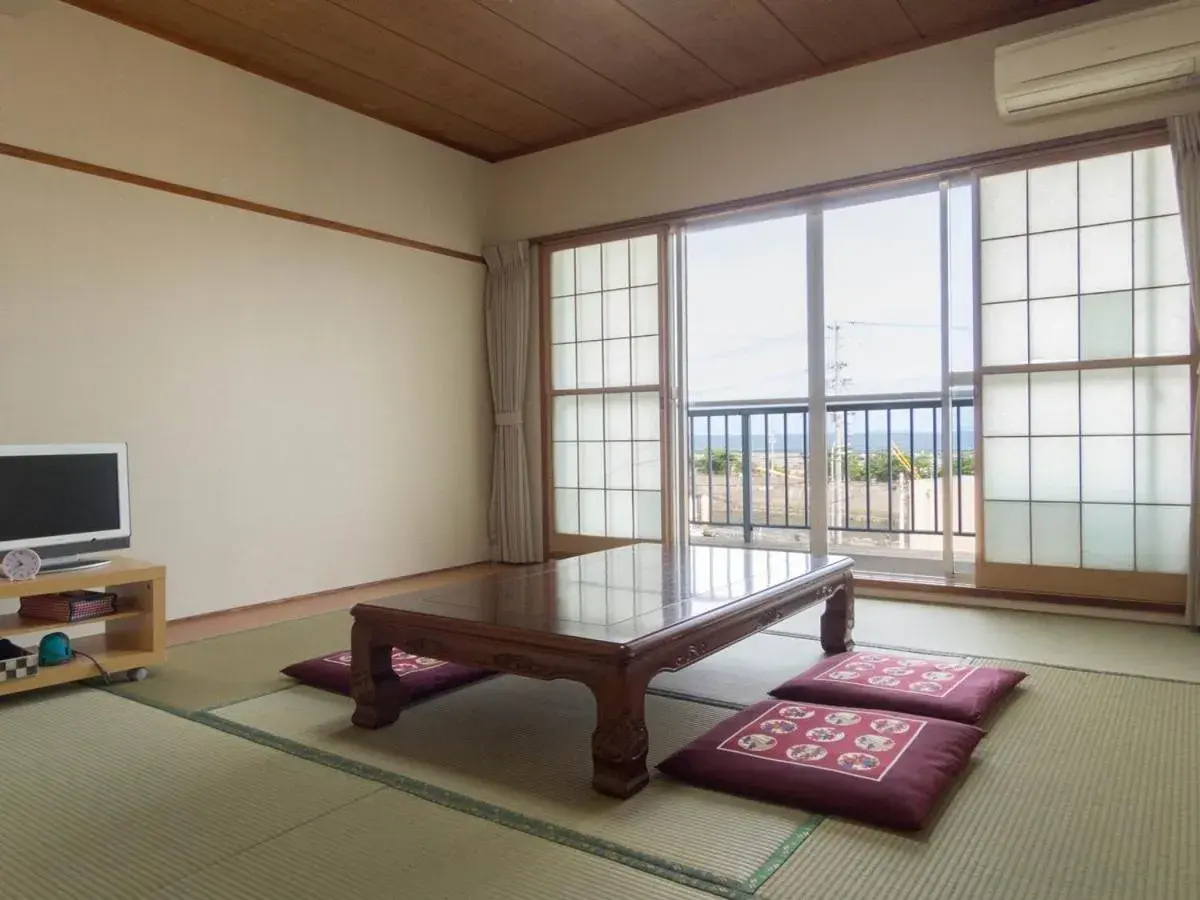 Japanese-Style Room with Shared Bathroom and Ocean View in Minshuku Osaki Japanese-Style Room with Shared Bathroom and Ocean View in Minshuku Osaki
