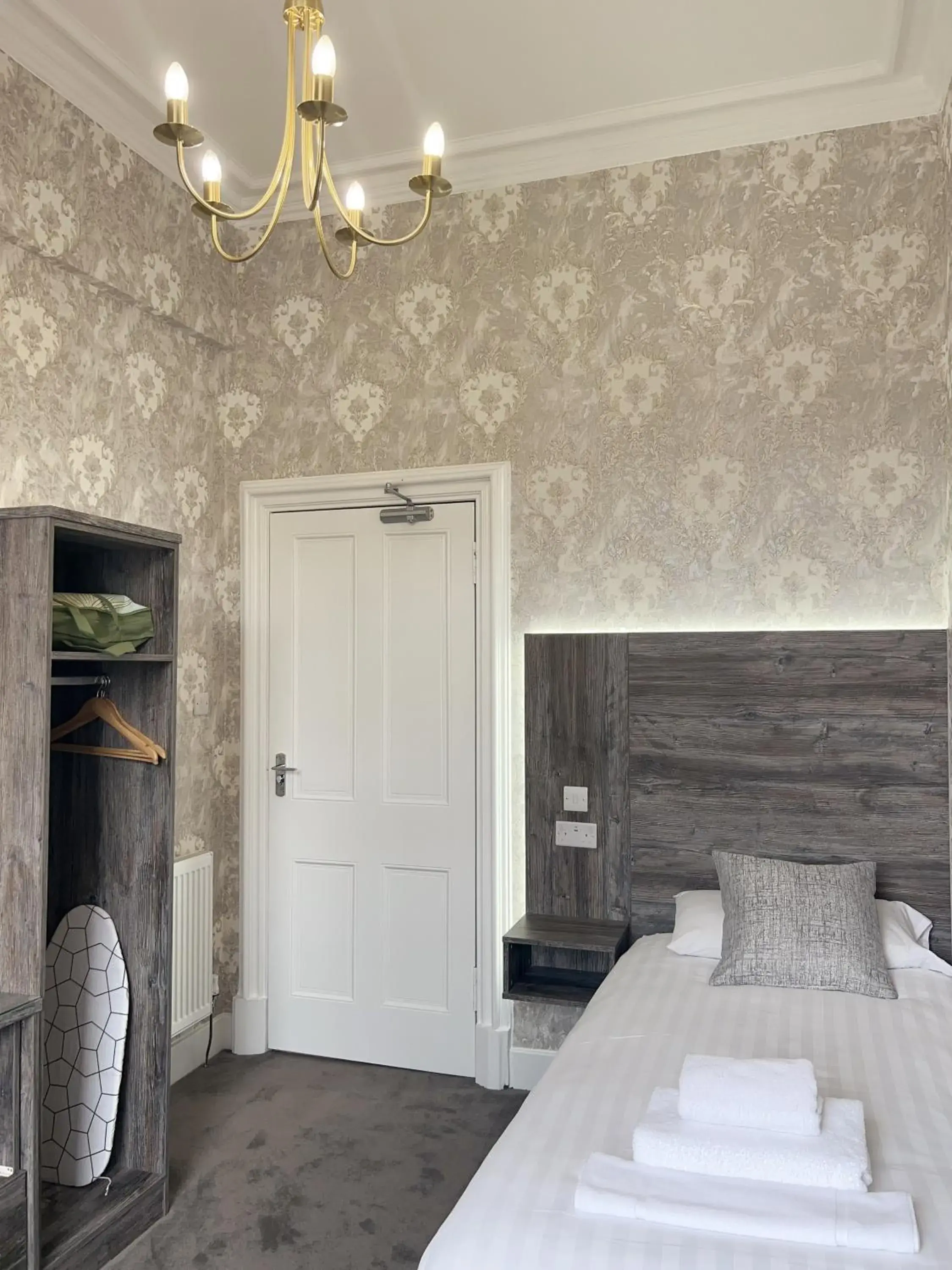 Standard Single Room with Shared Bathroom - single occupancy in Alexander Guest House Standard Single Room with Shared Bathroom - single occupancy in Alexander Guest House