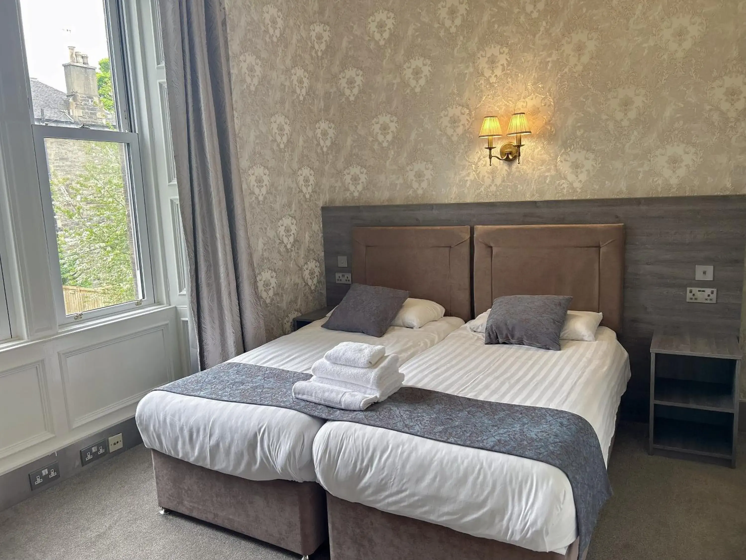 Deluxe Double or Twin Room in Alexander Guest House Deluxe Double or Twin Room in Alexander Guest House