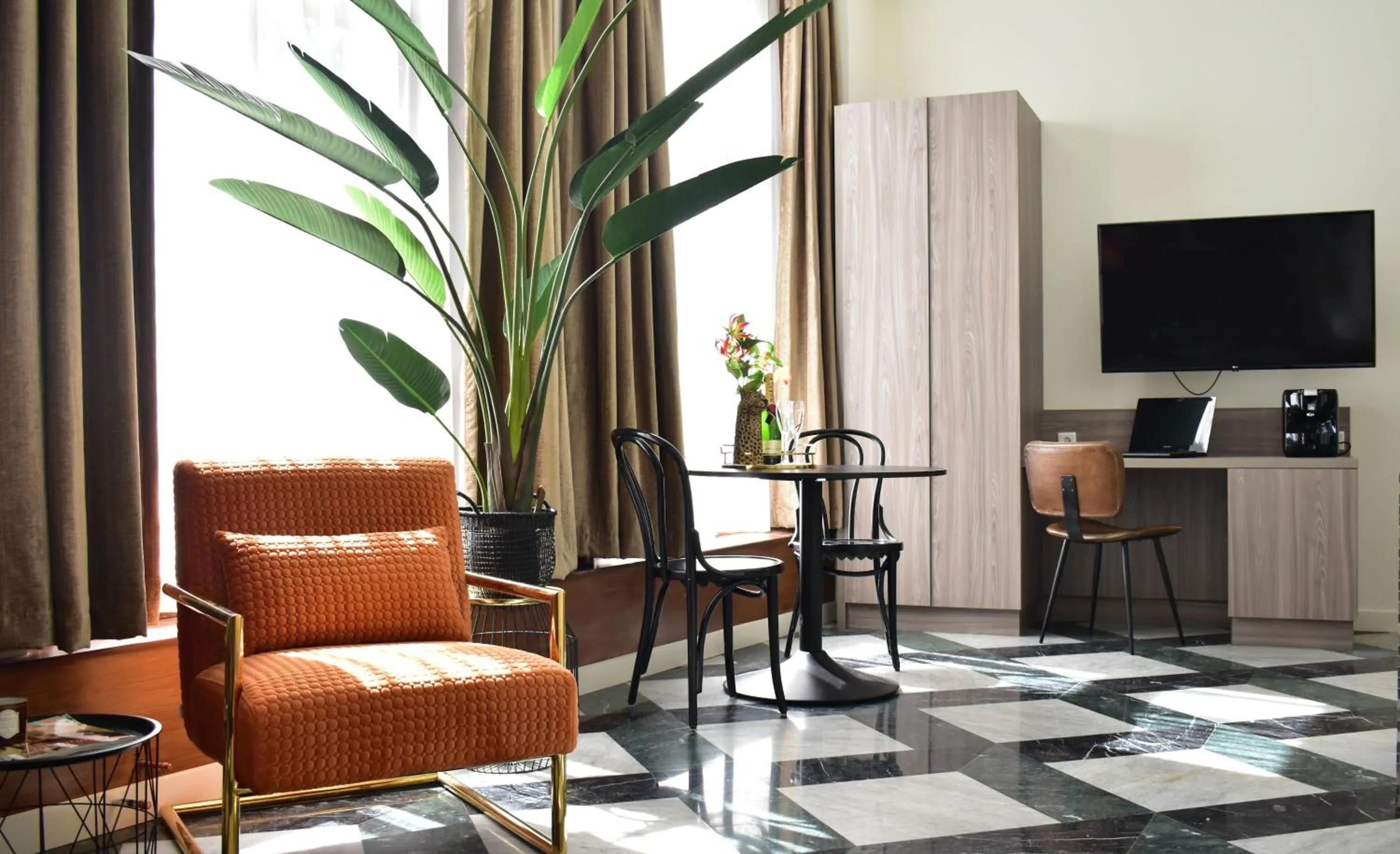 Photo of the whole room in Brasss Hotel Suites