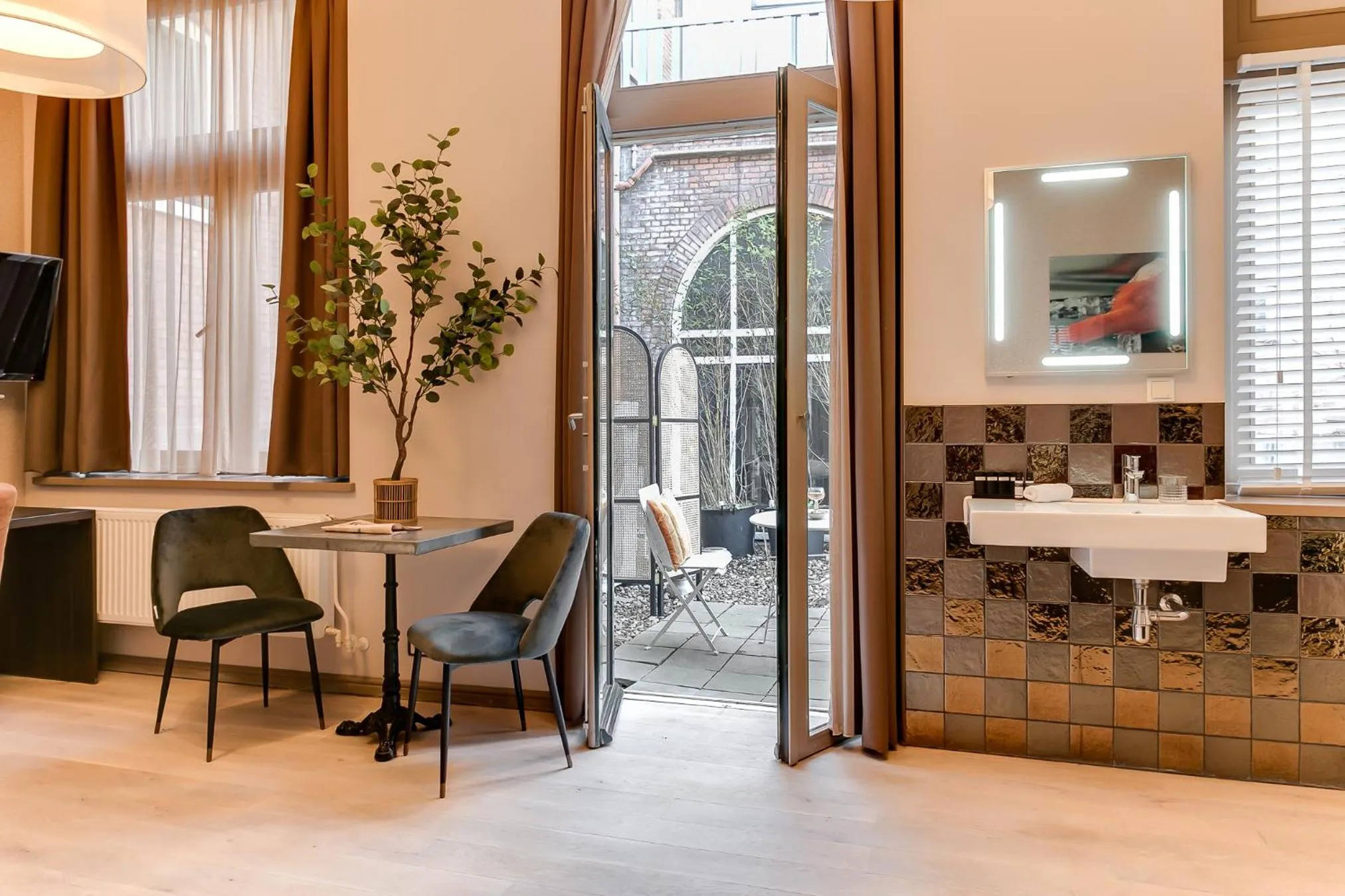 Photo of the whole room in Brasss Hotel Suites