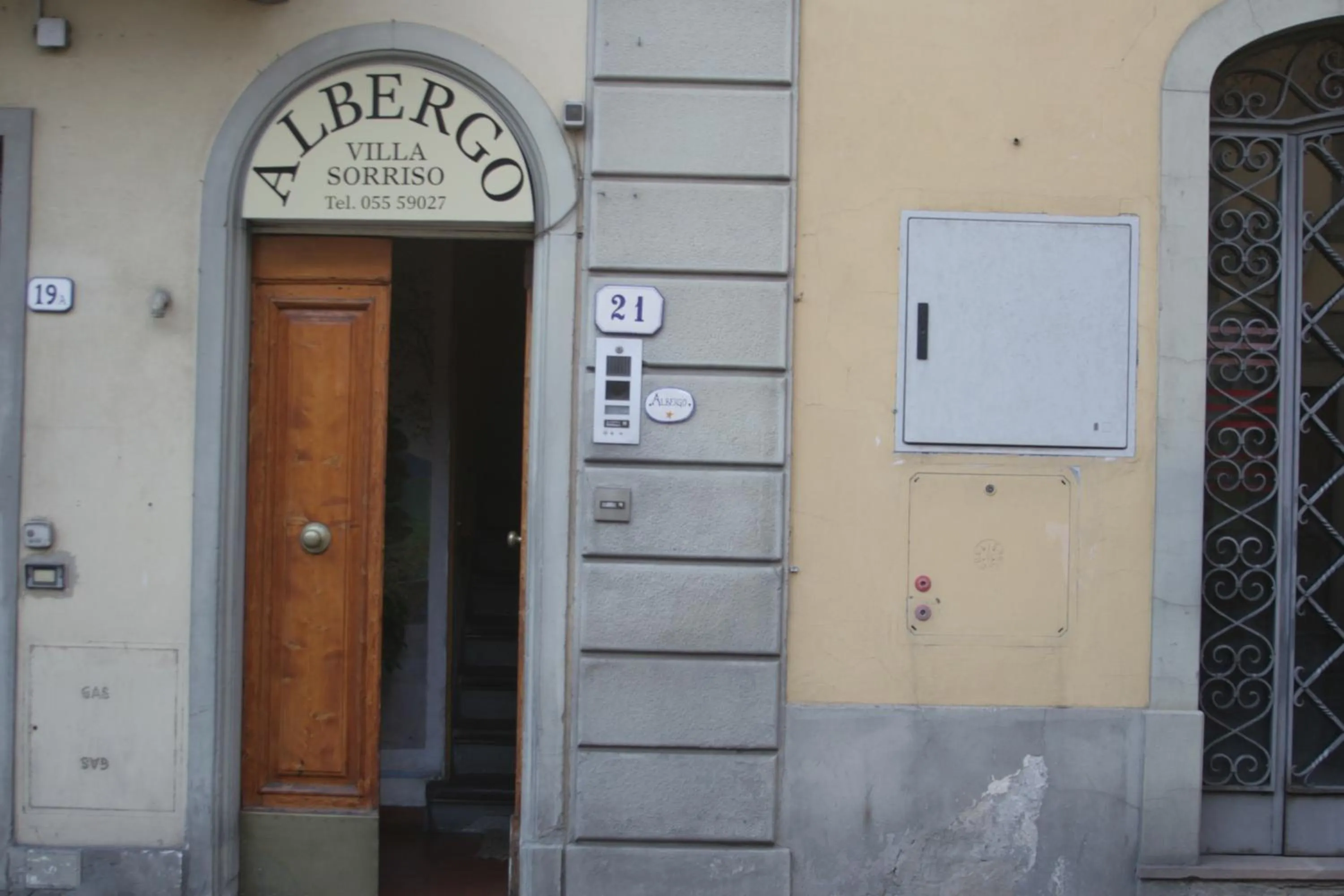 Facade/entrance in Albergo Villa Sorriso