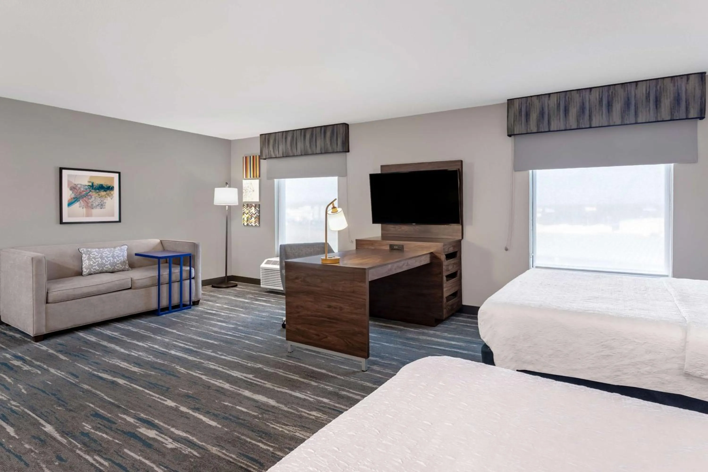 Living room, Bed in Hampton Inn & Suites Richmond