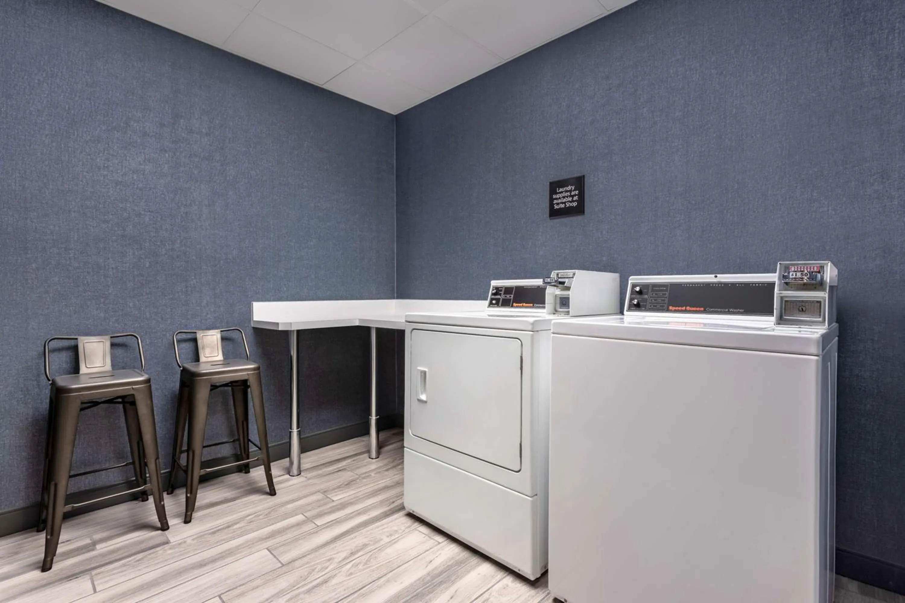 Property building in Hampton Inn & Suites Richmond