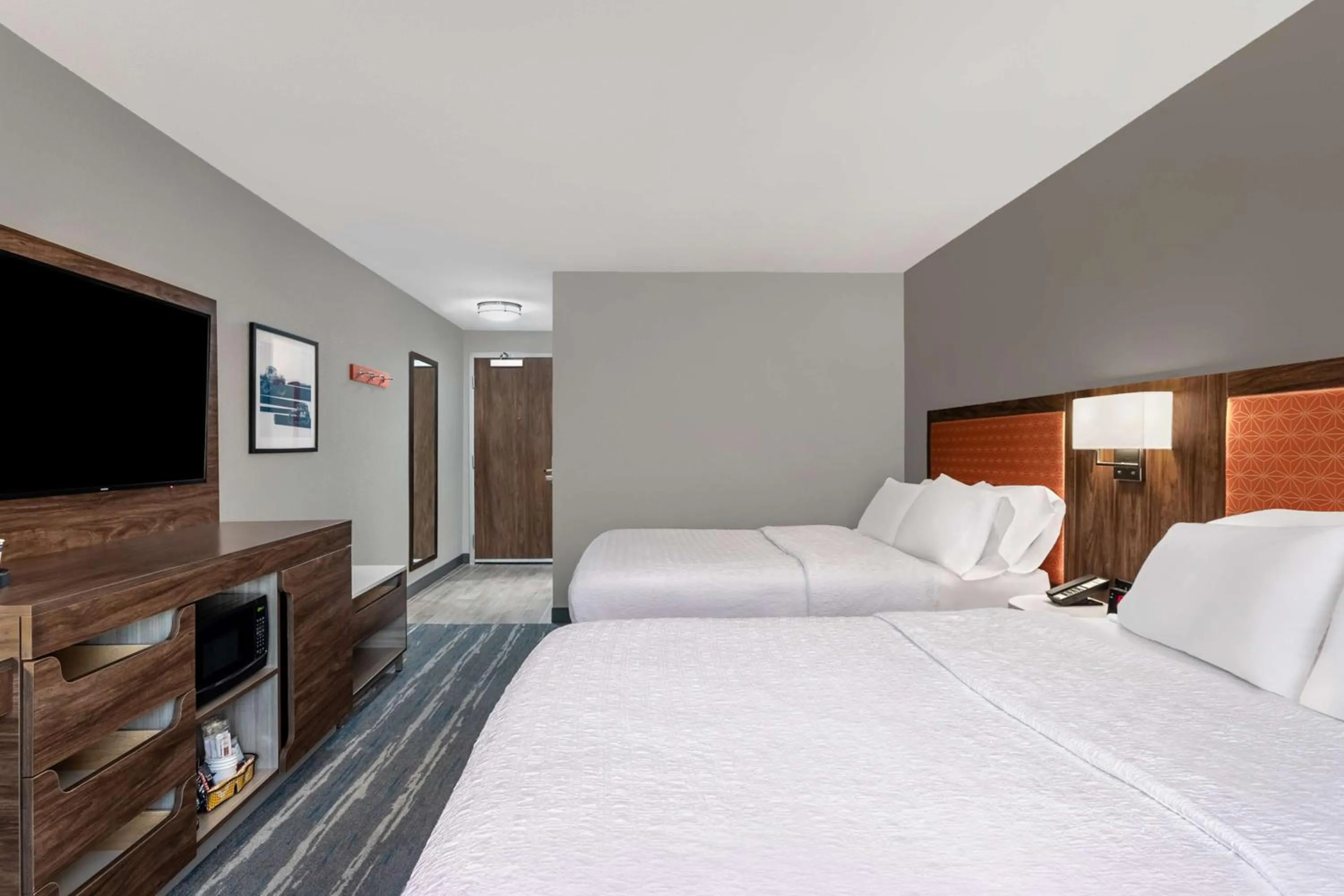 Bed in Hampton Inn & Suites Richmond