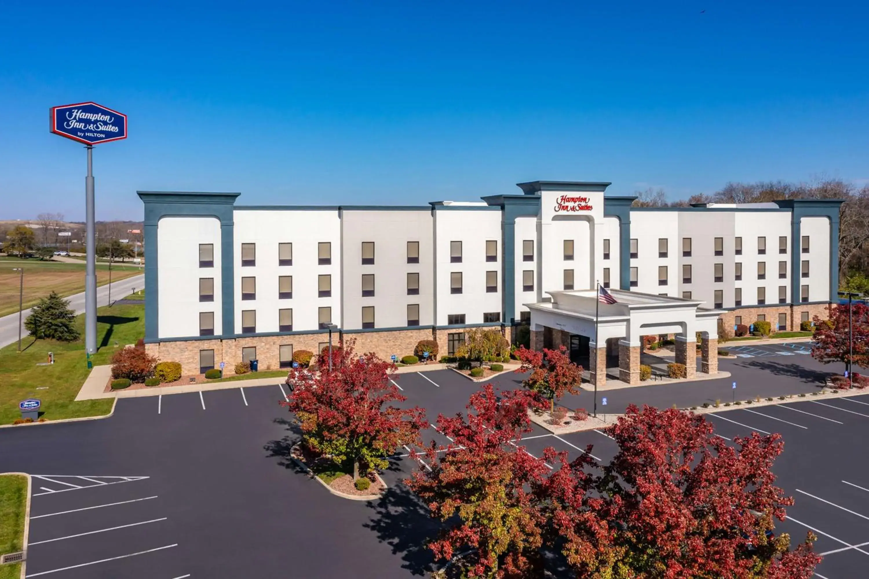 Property building in Hampton Inn & Suites Richmond Property building in Hampton Inn & Suites Richmond