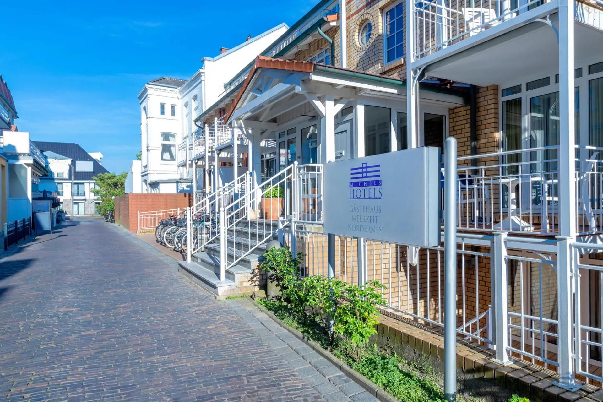 Facade/entrance in Michels Gästehaus Meerzeit