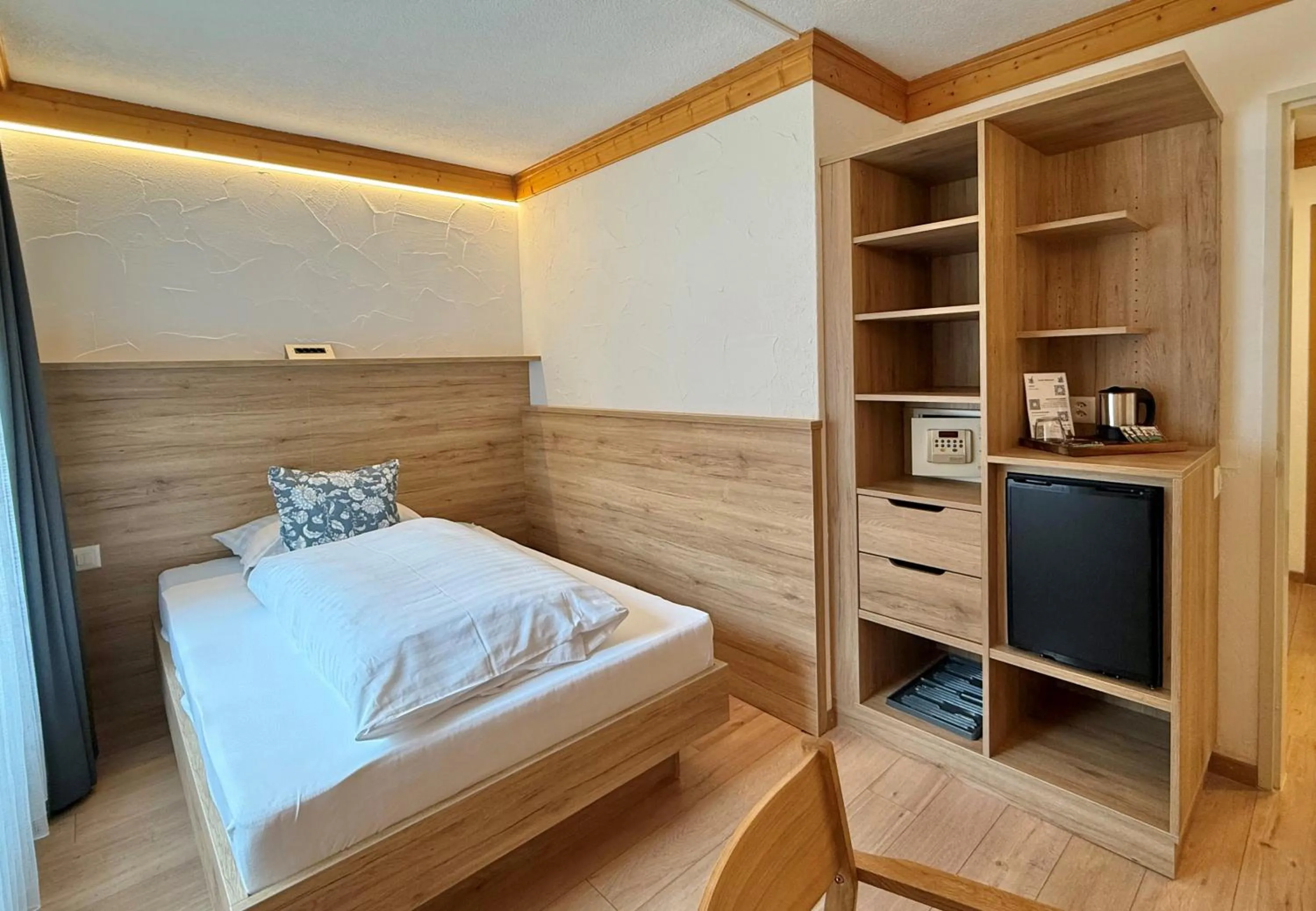 Photo of the whole room, Bed in Hotel Crystal