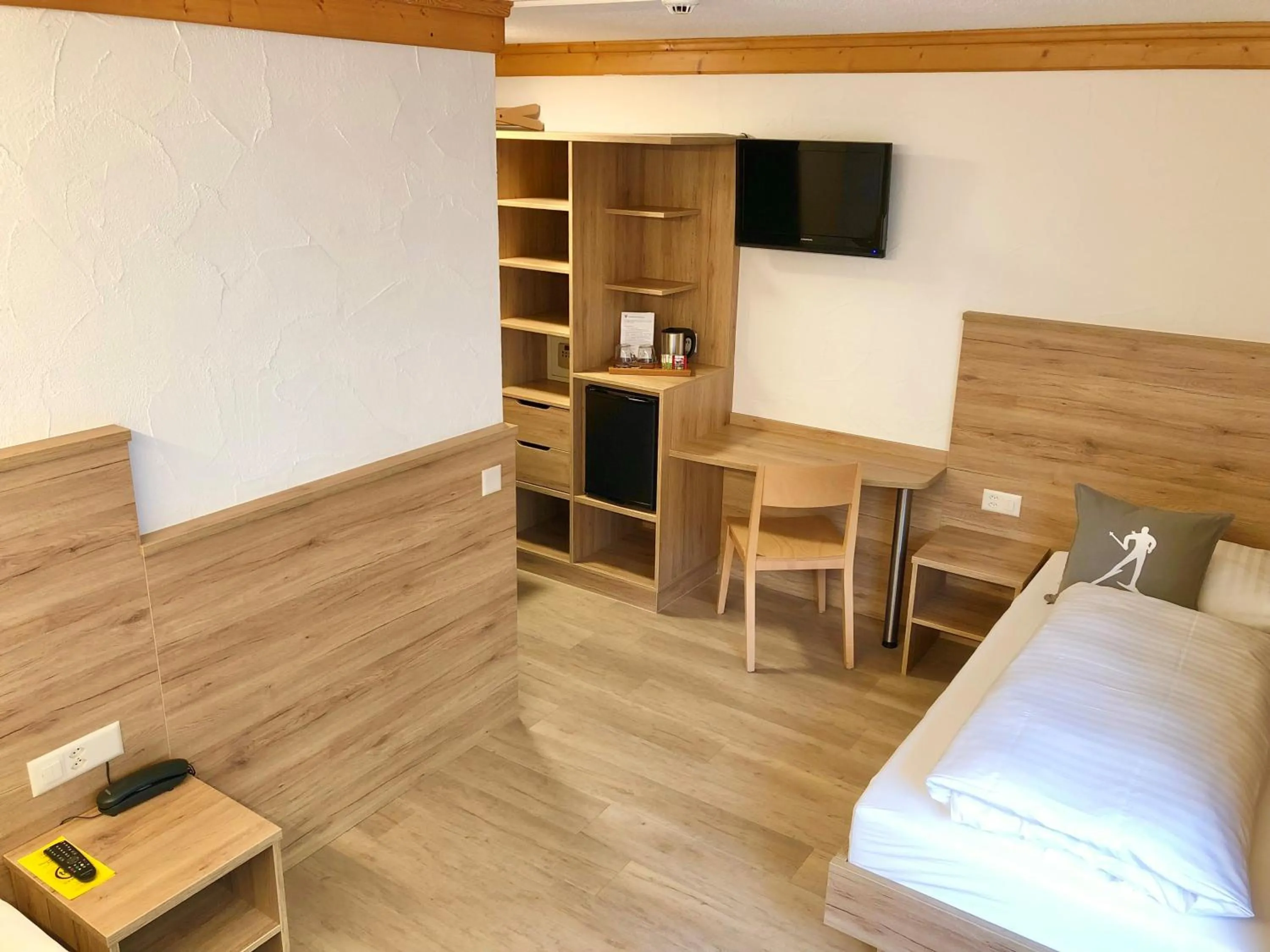 Photo of the whole room, Bed in Hotel Crystal