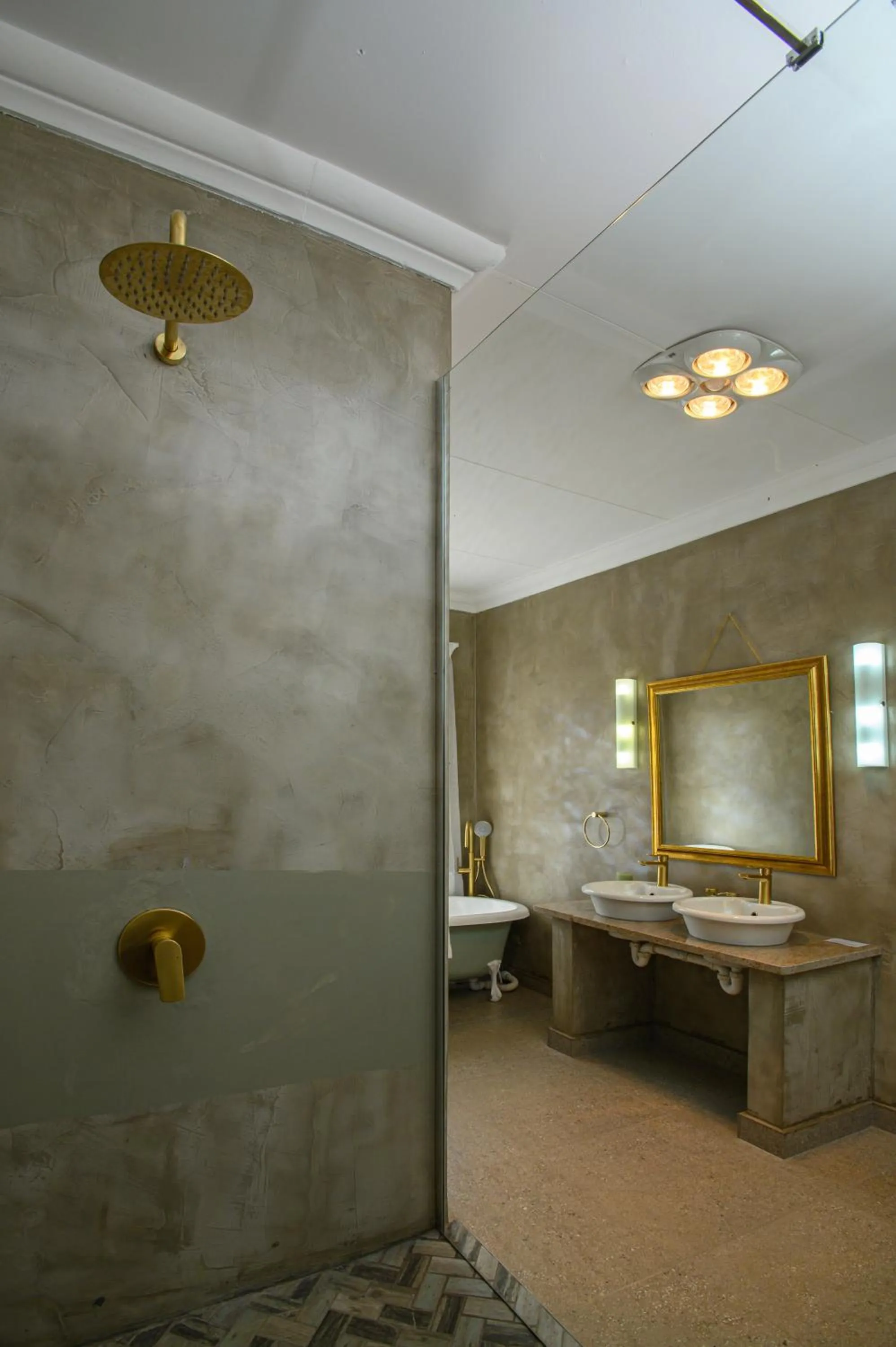 Bathroom in Berluda Farmhouse and Cottages