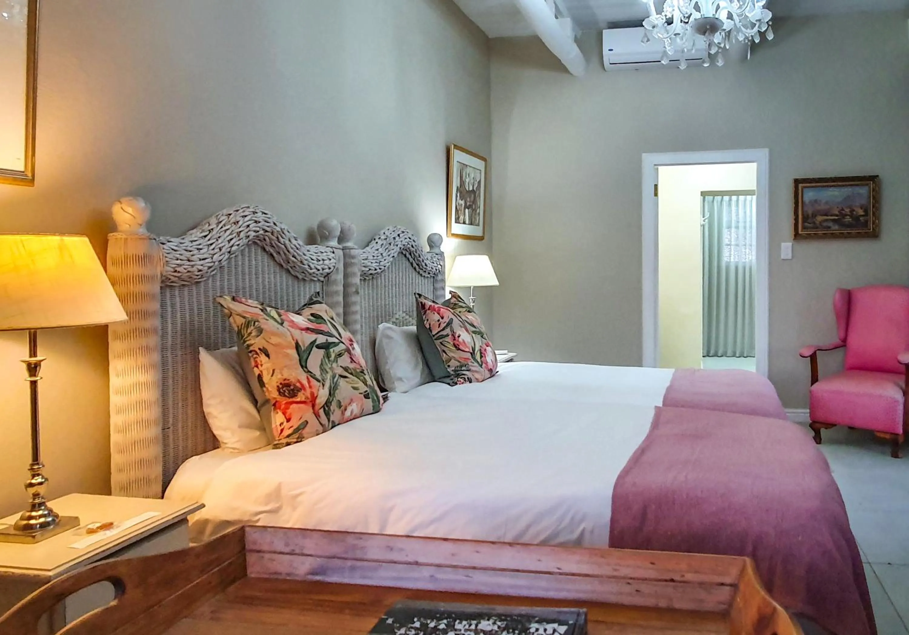 Bedroom, Bed in Berluda Farmhouse and Cottages