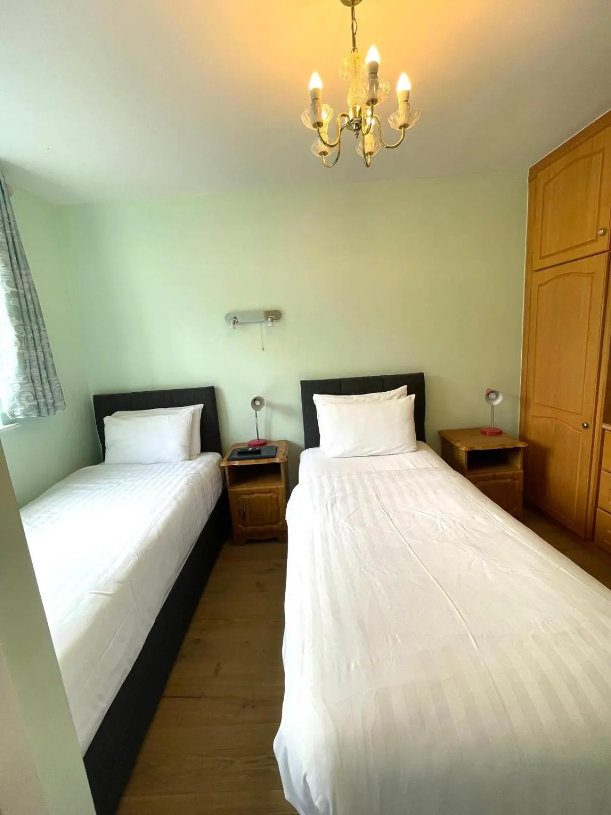 Bed in Shandon Bells Guest House