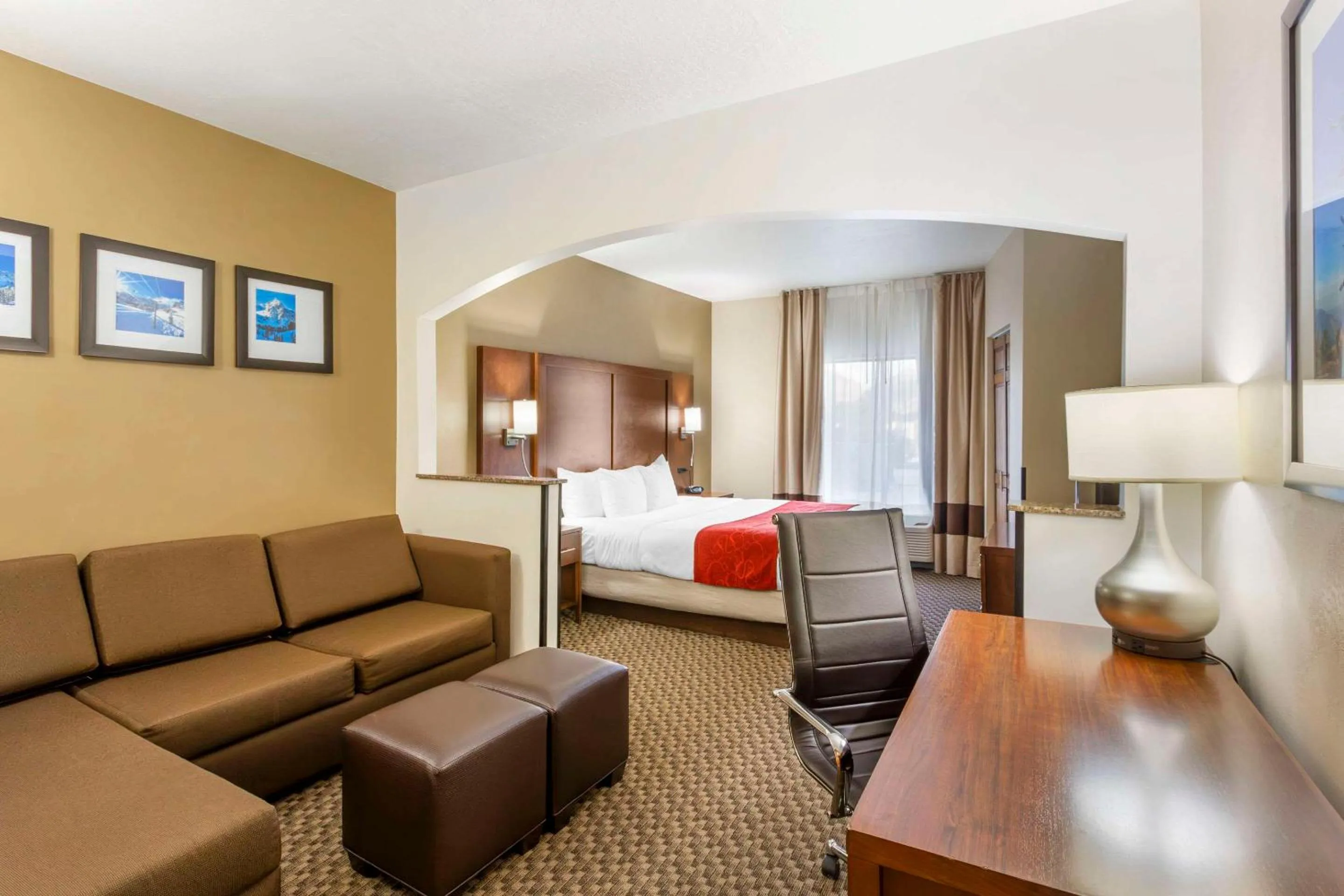 Bedroom, Bed in Comfort Suites Ogden Conference Center