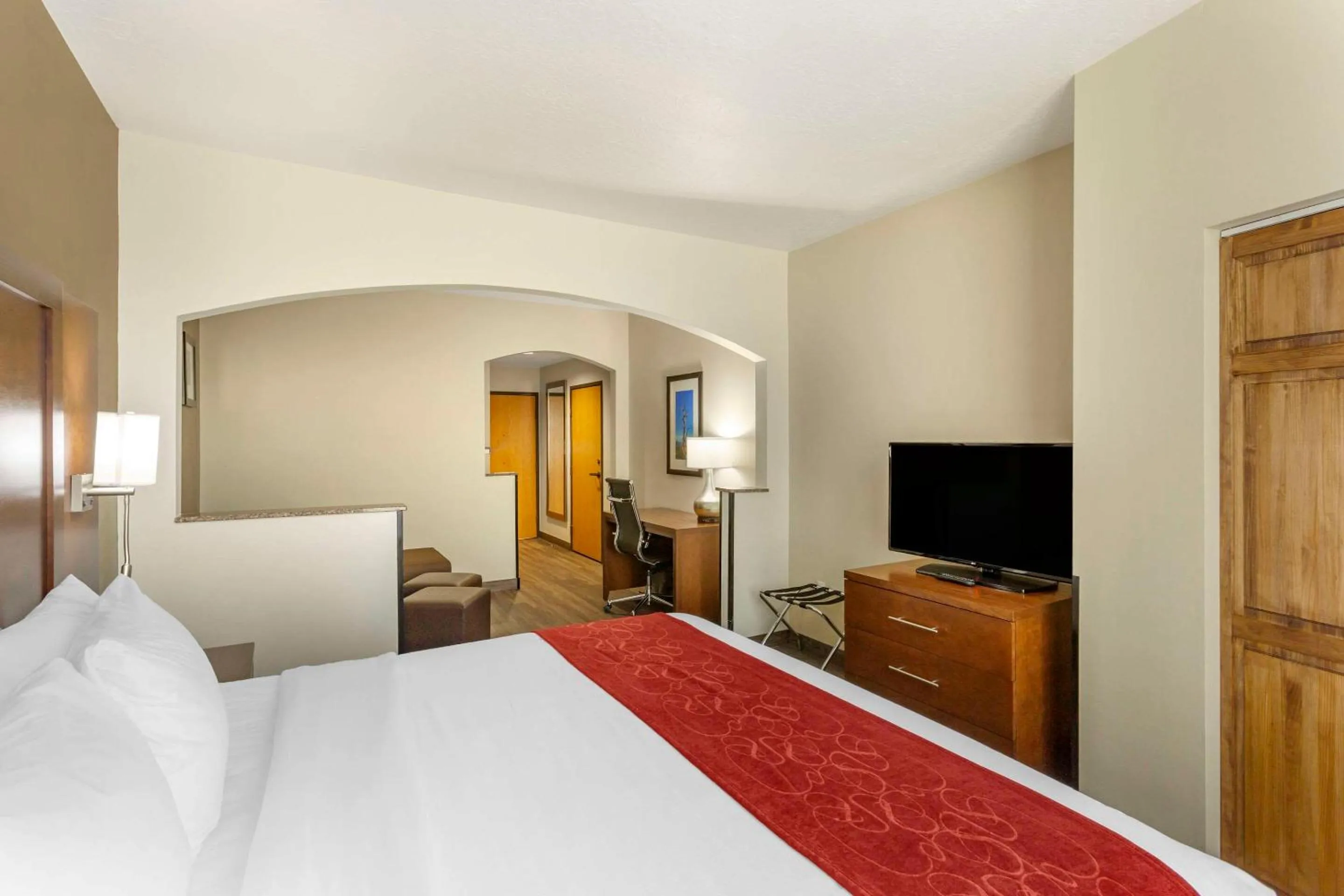 Bedroom, Bed in Comfort Suites Ogden Conference Center