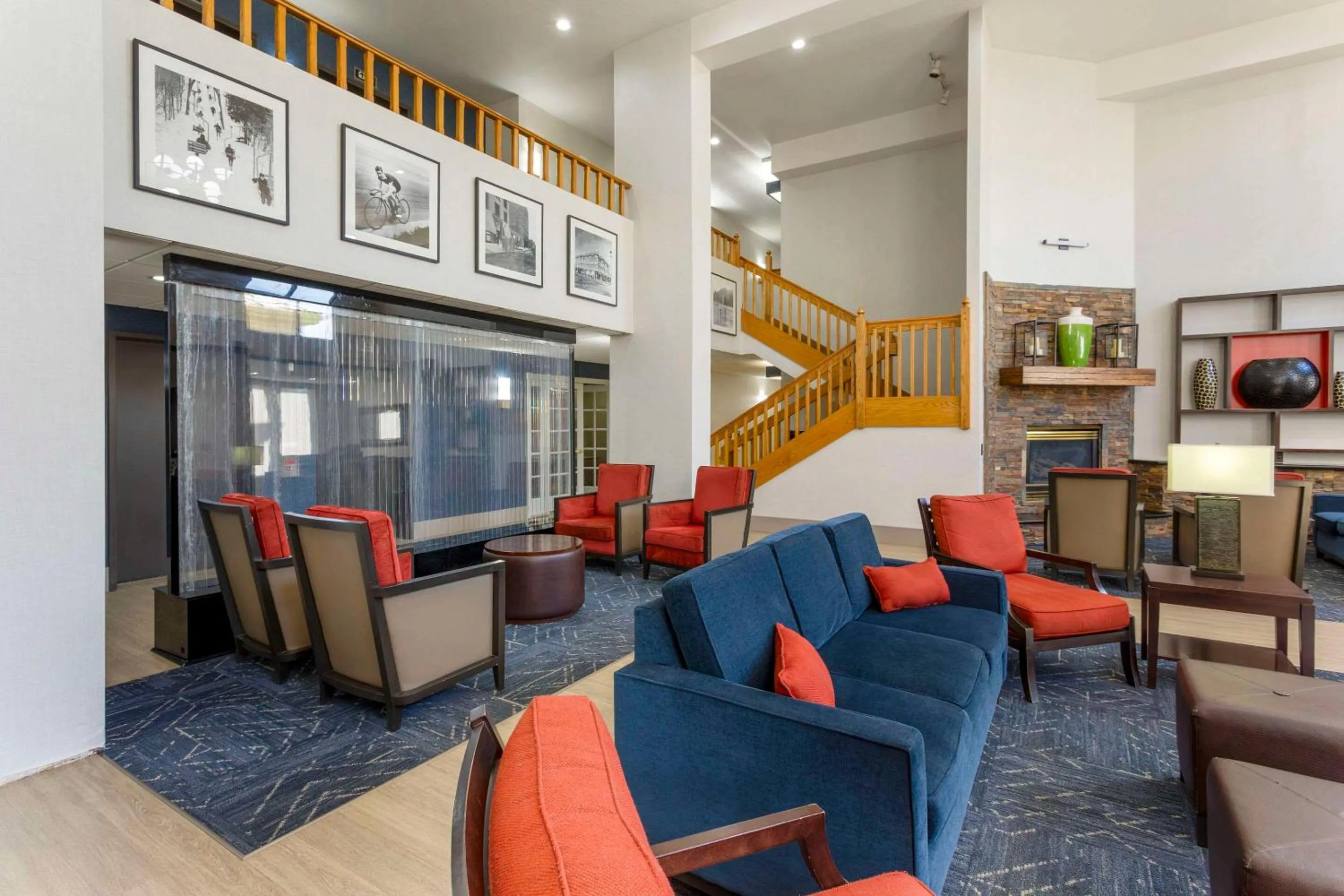 Lobby or reception in Comfort Suites Ogden Conference Center