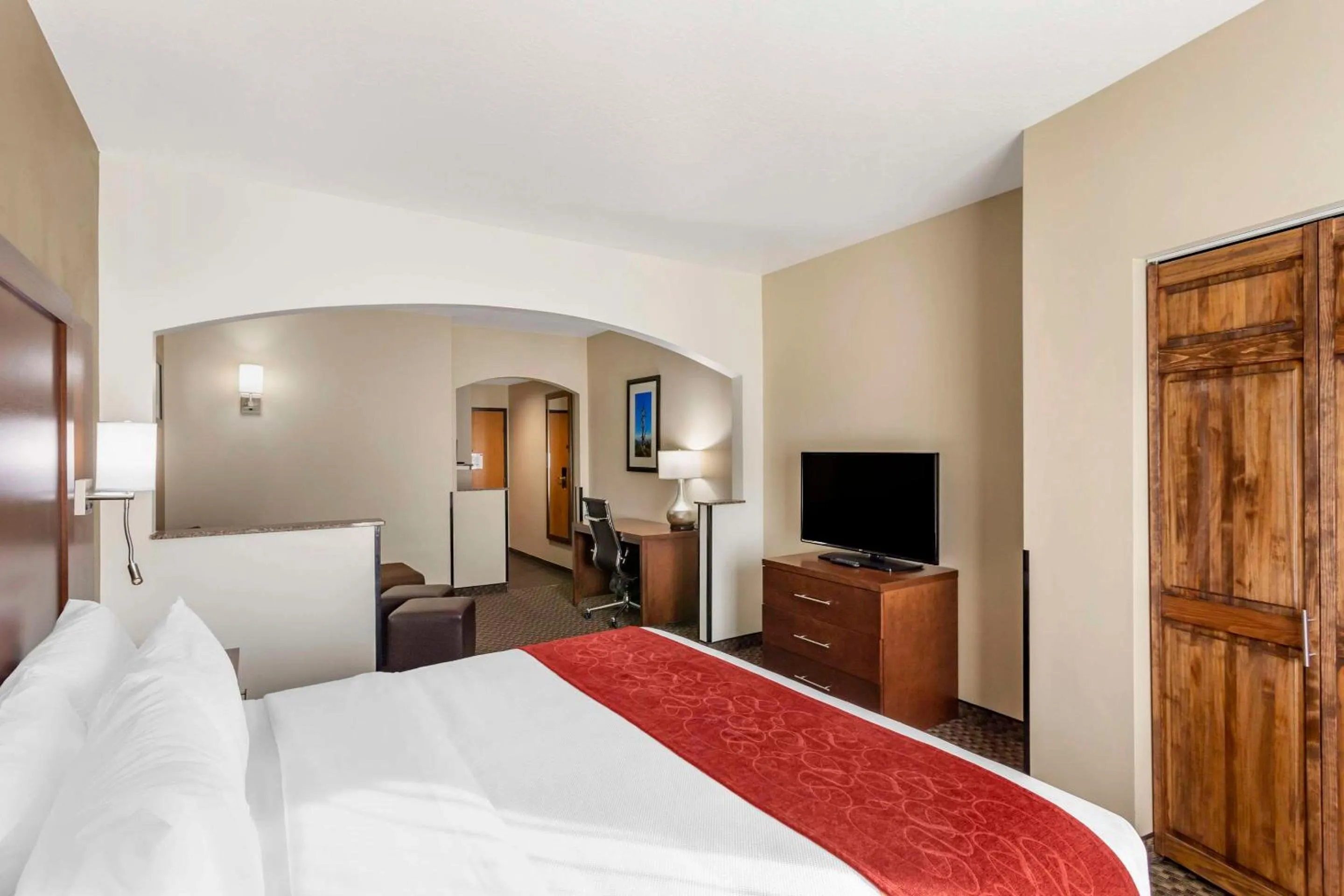 Bedroom, Bed in Comfort Suites Ogden Conference Center