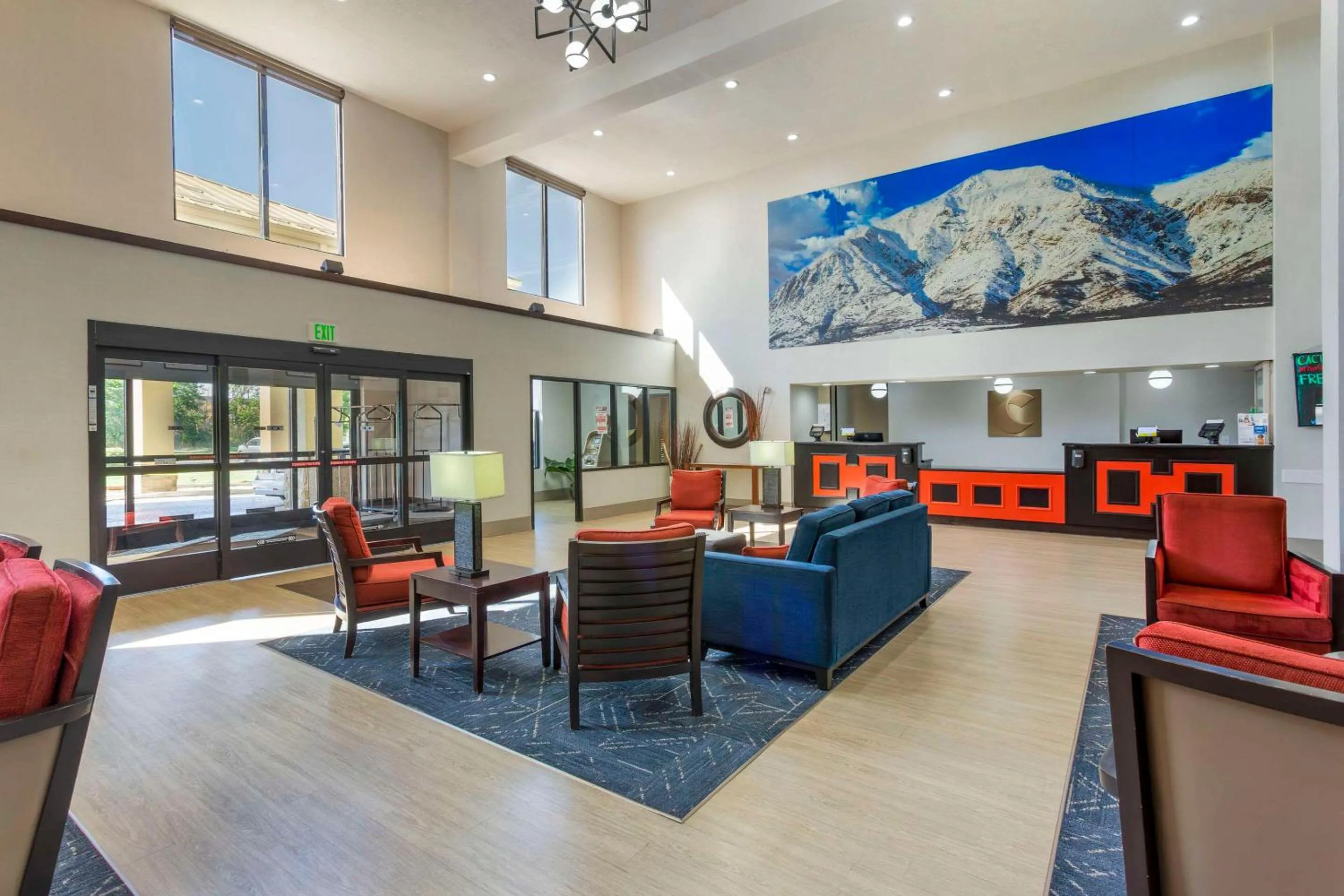 Lobby or reception in Comfort Suites Ogden Conference Center