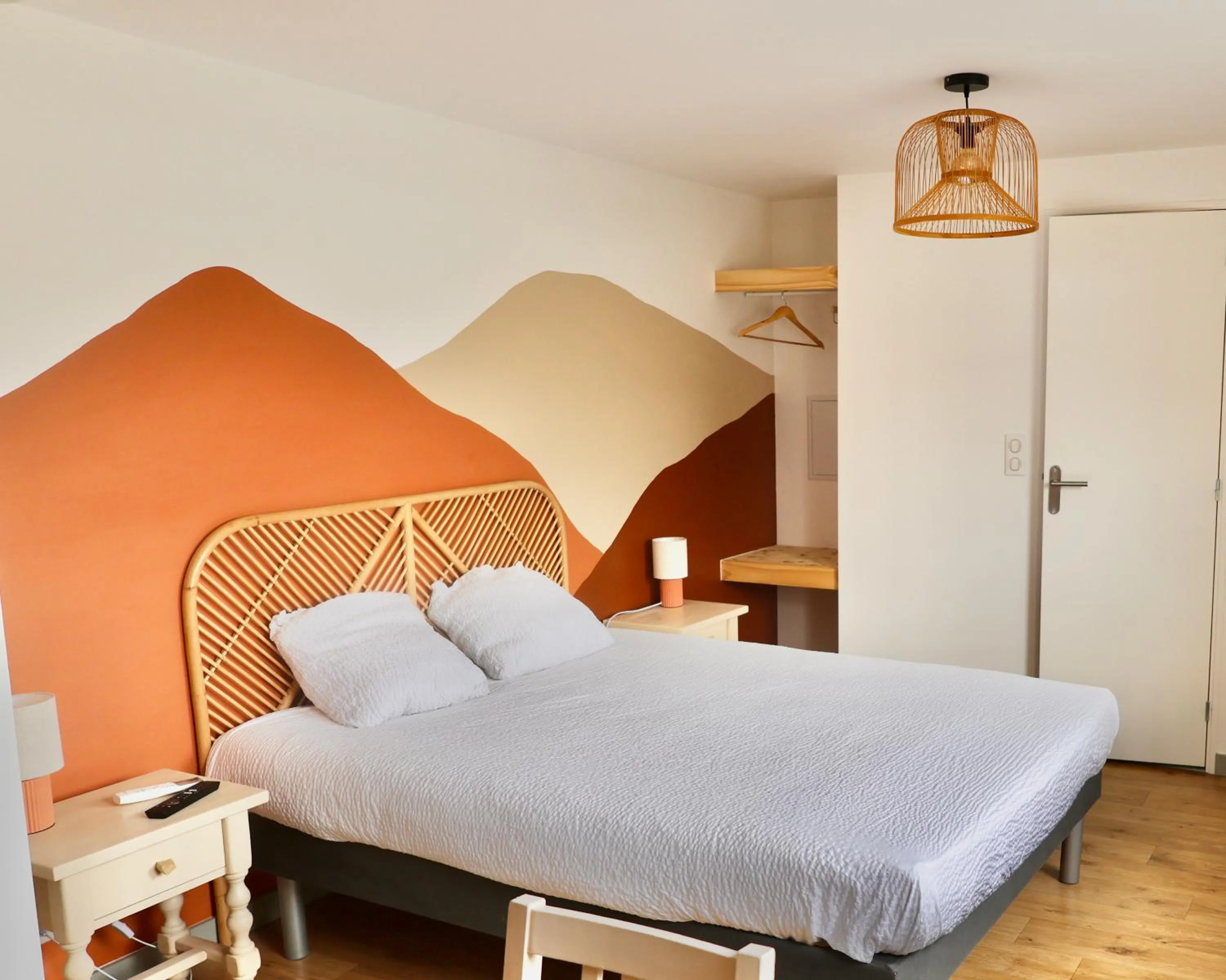 Bed in Cit'hotel Design Booking Evry Saint-Germain-lès-Corbeil Sénart