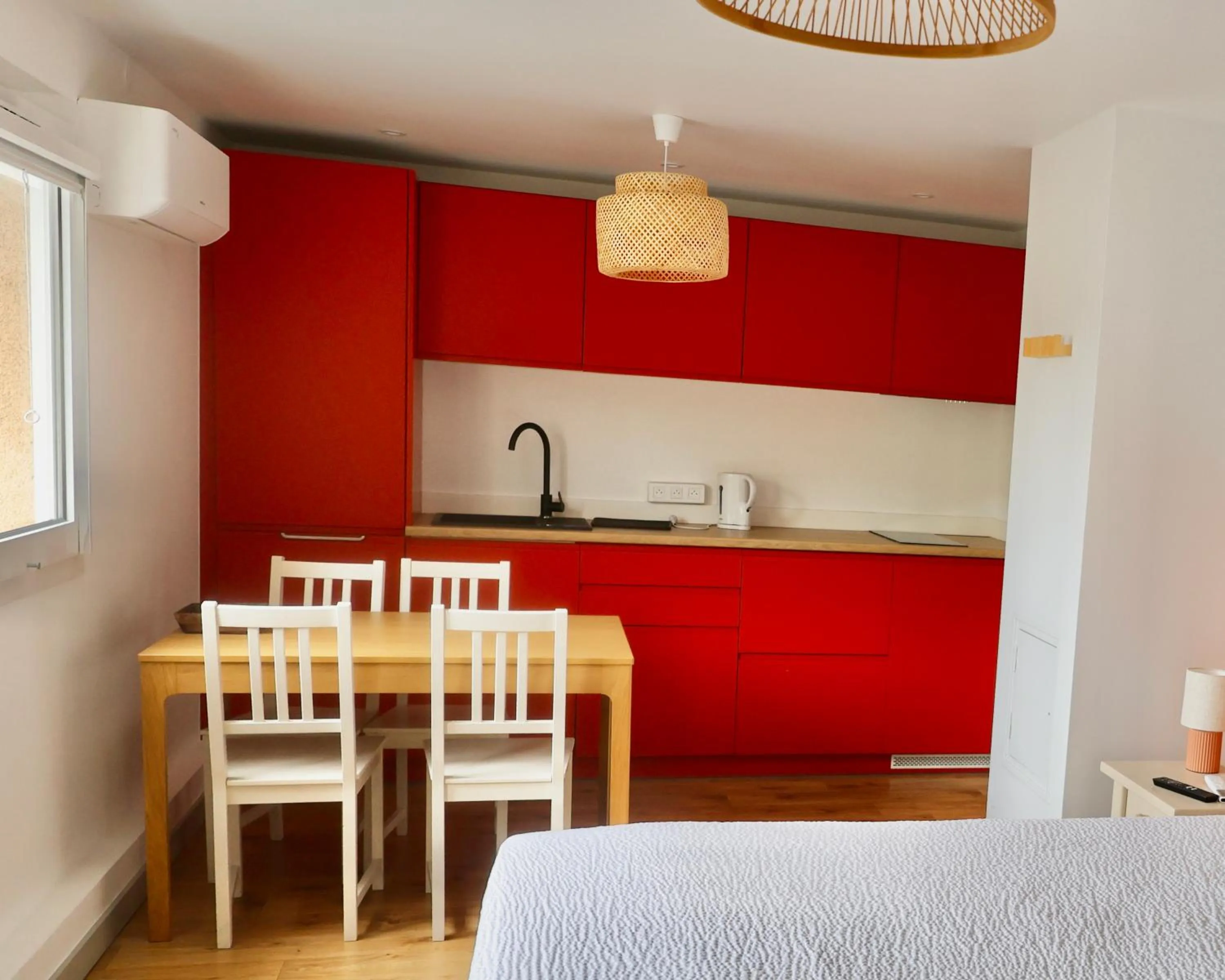 Bed in Cit'hotel Design Booking Evry Saint-Germain-lès-Corbeil Sénart