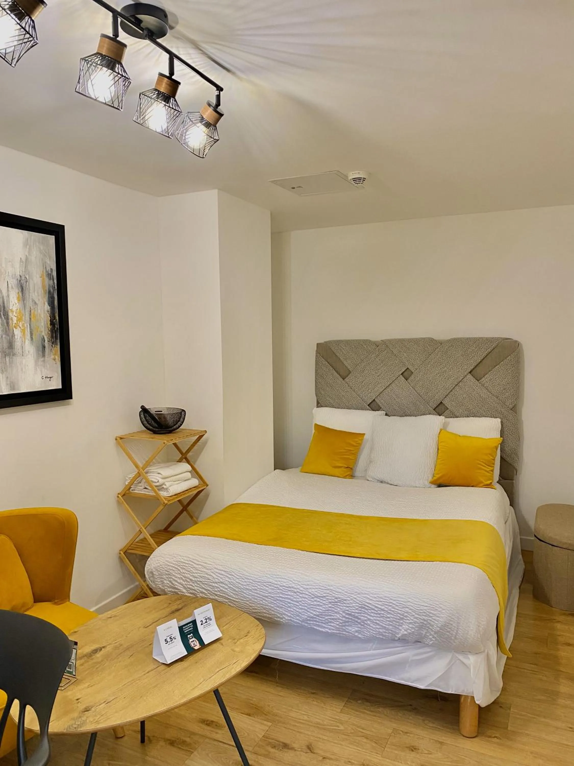 Bed in Cit'hotel Design Booking Evry Saint-Germain-lès-Corbeil Sénart