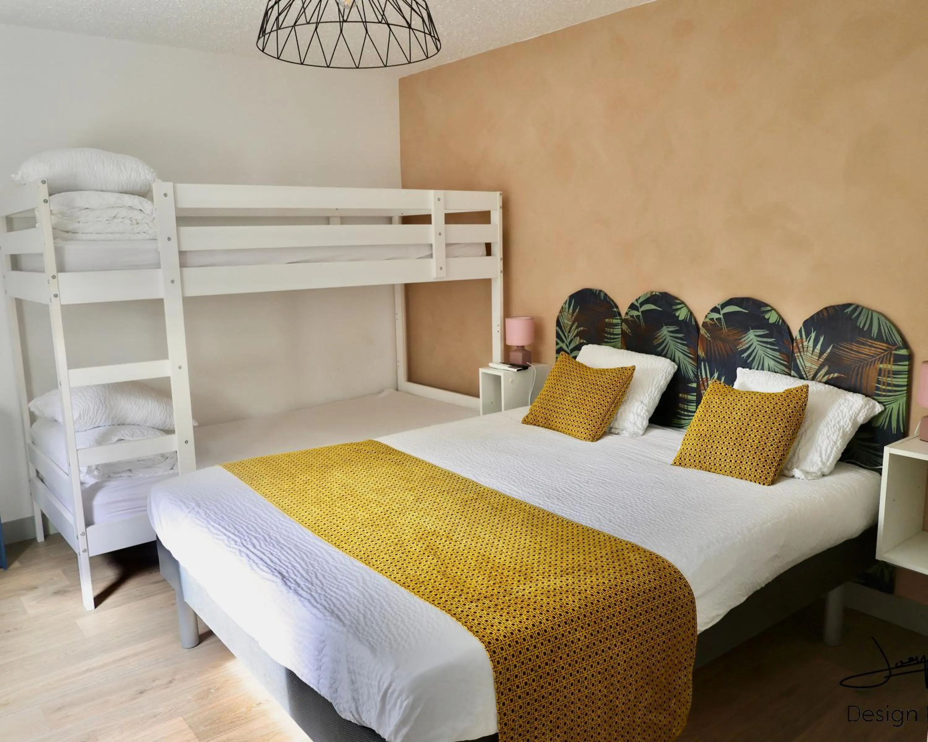 Bed in Cit'hotel Design Booking Evry Saint-Germain-lès-Corbeil Sénart