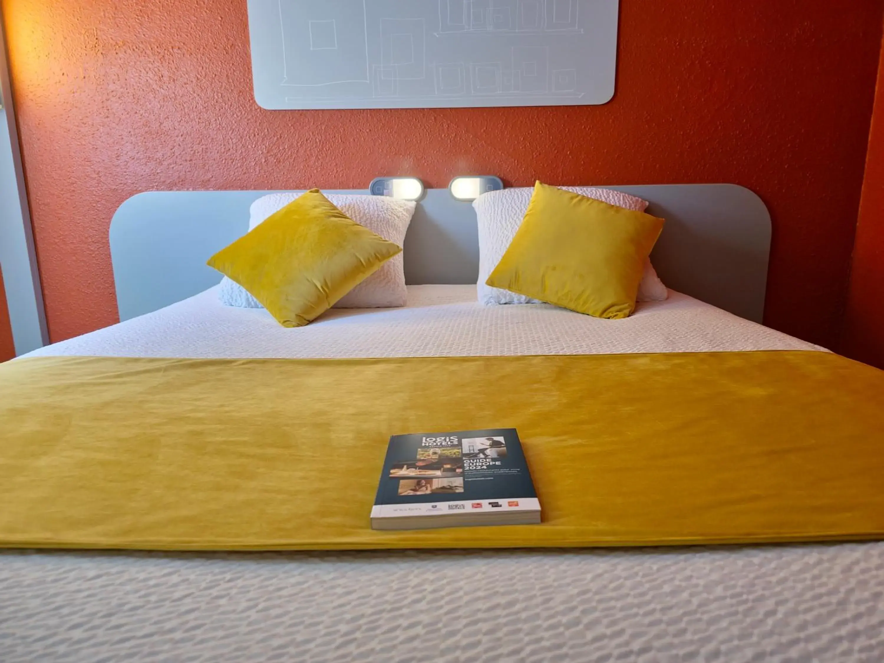 Bed in Cit'hotel Design Booking Evry Saint-Germain-lès-Corbeil Sénart Bed in Cit'hotel Design Booking Evry Saint-Germain-lès-Corbeil Sénart