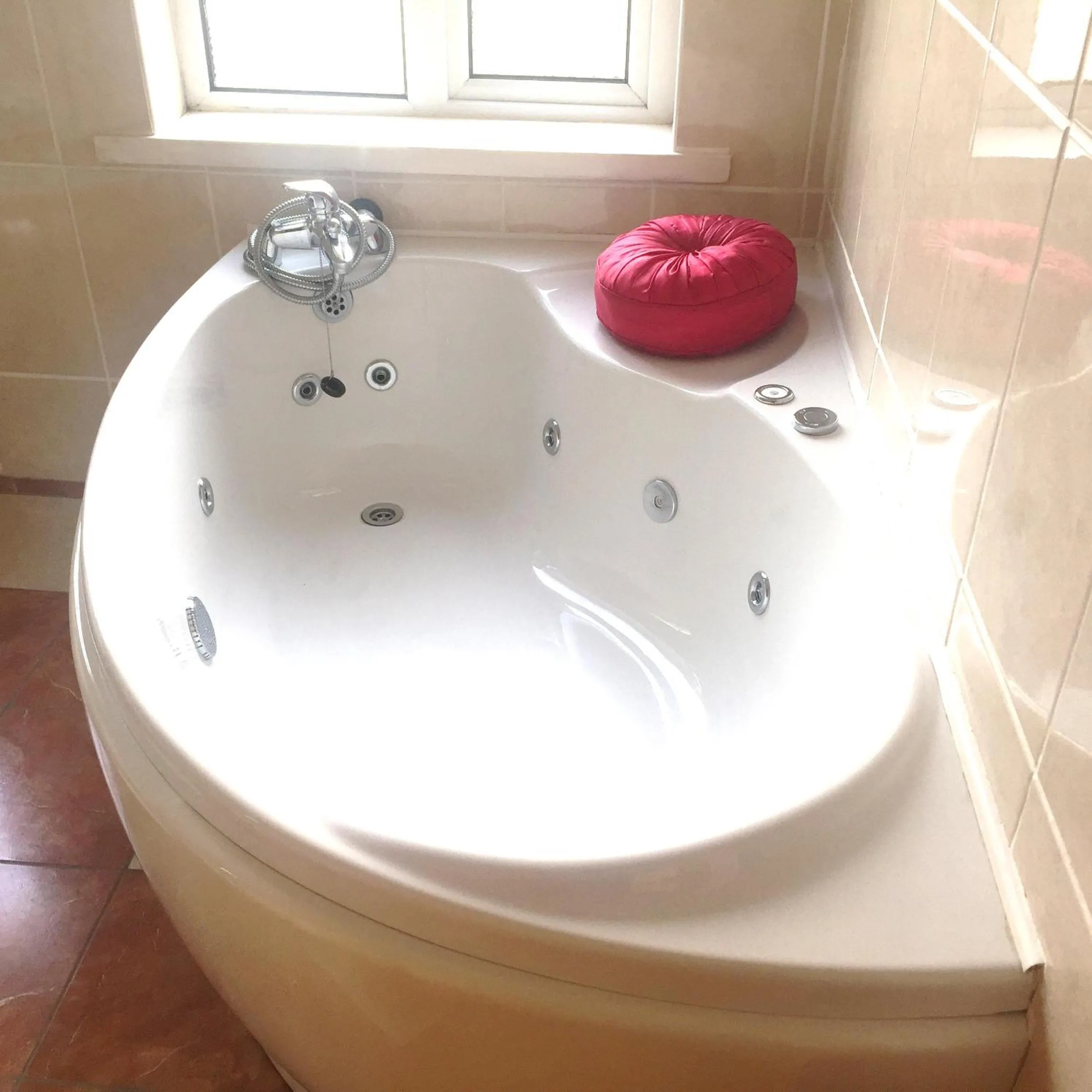 Bath in Óstán Loch Altan