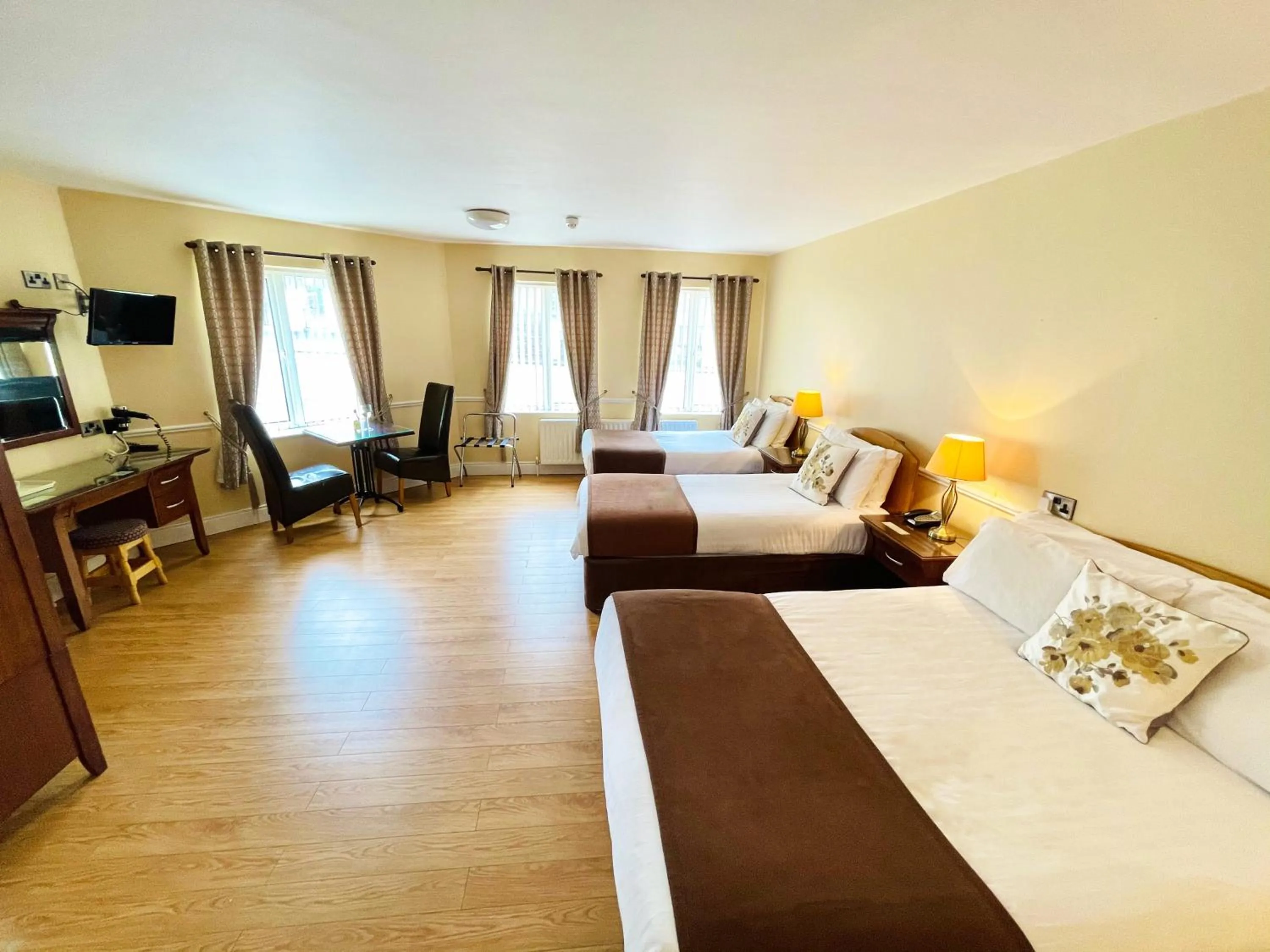 Bedroom, Bed in Óstán Loch Altan