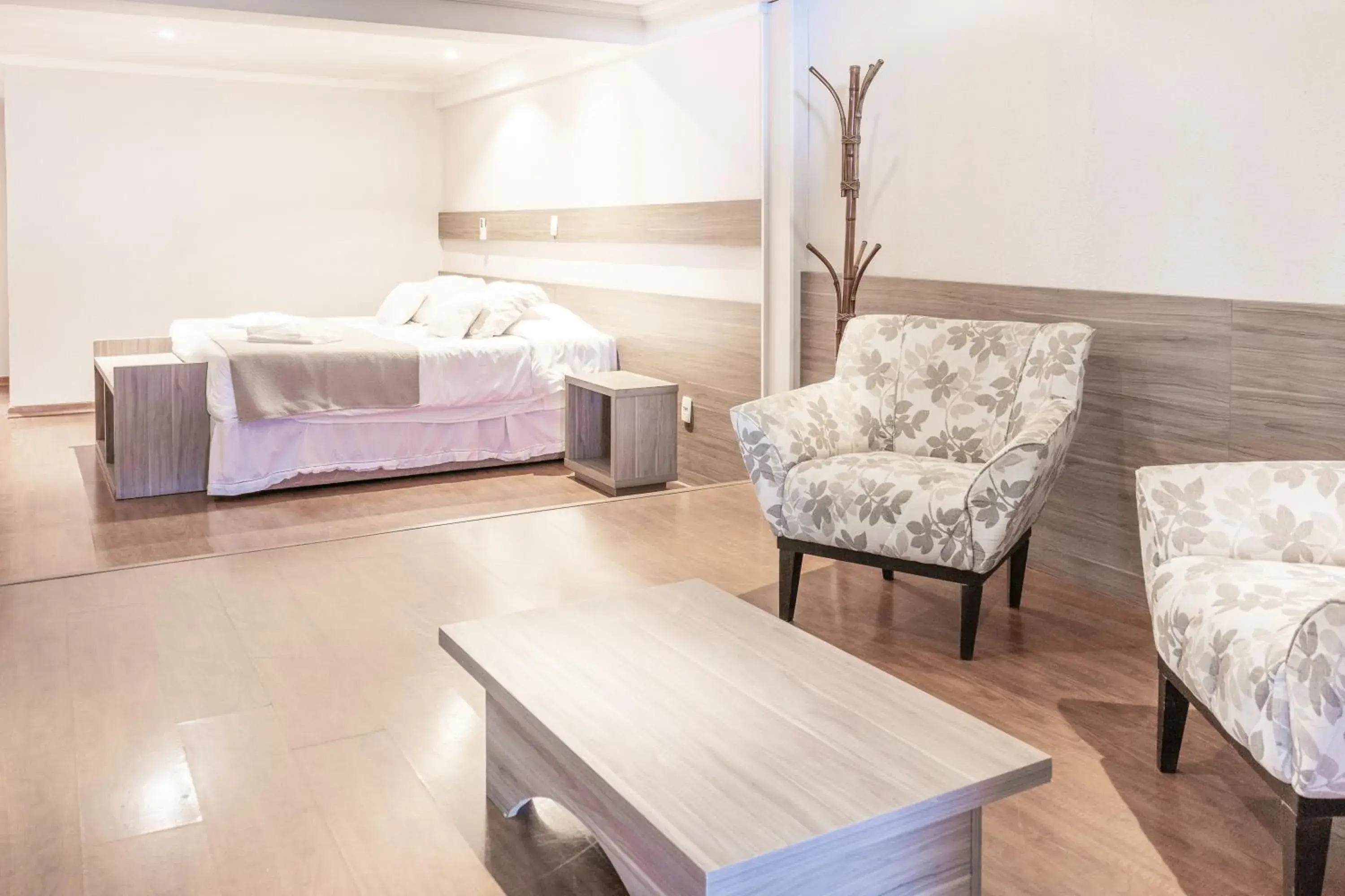 Suite with Hot Tub in Hotel Bel Air Suite with Hot Tub in Hotel Bel Air