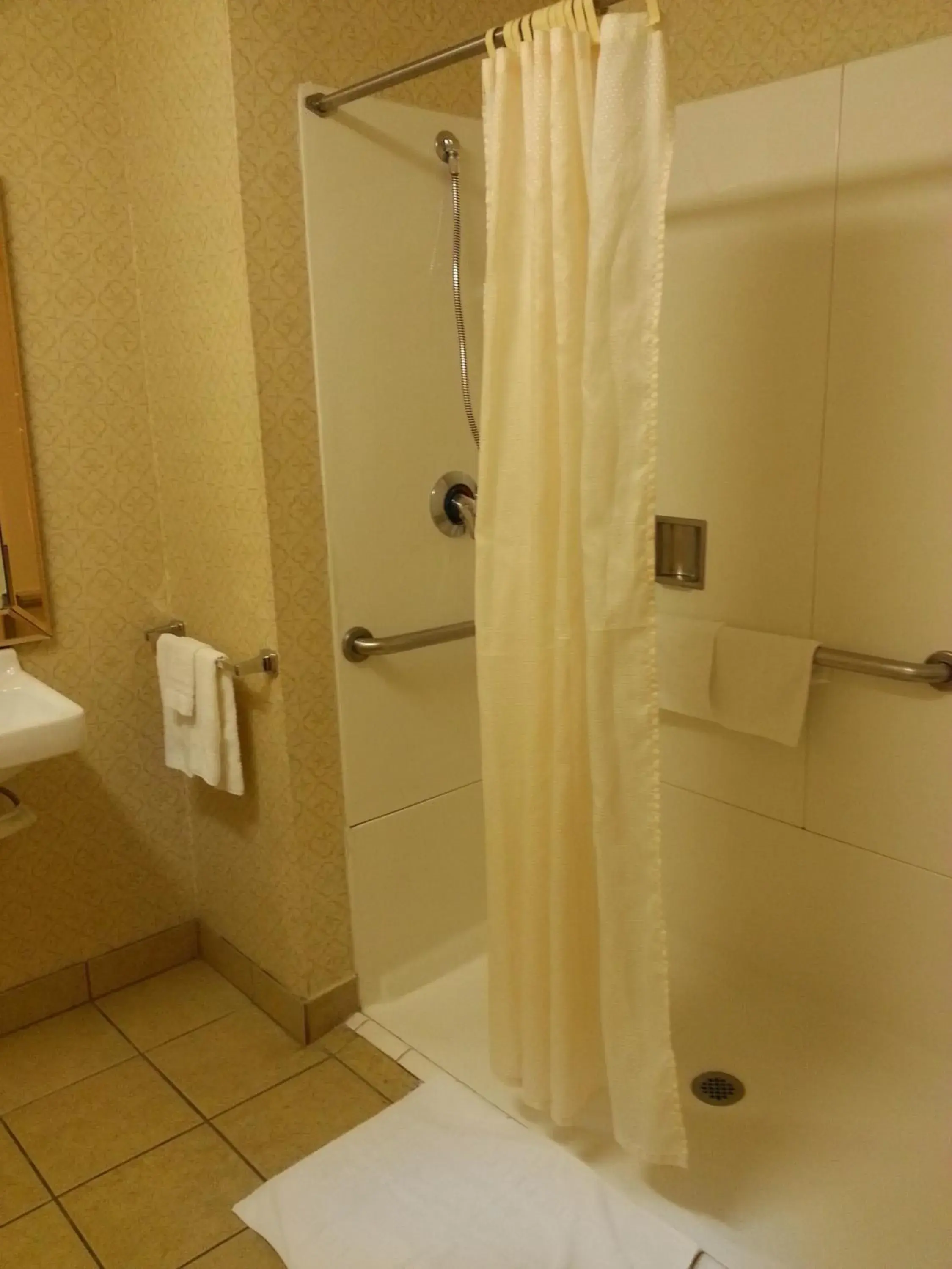 Bathroom in Americas Best Value Inn Westmorland Bathroom in Americas Best Value Inn Westmorland