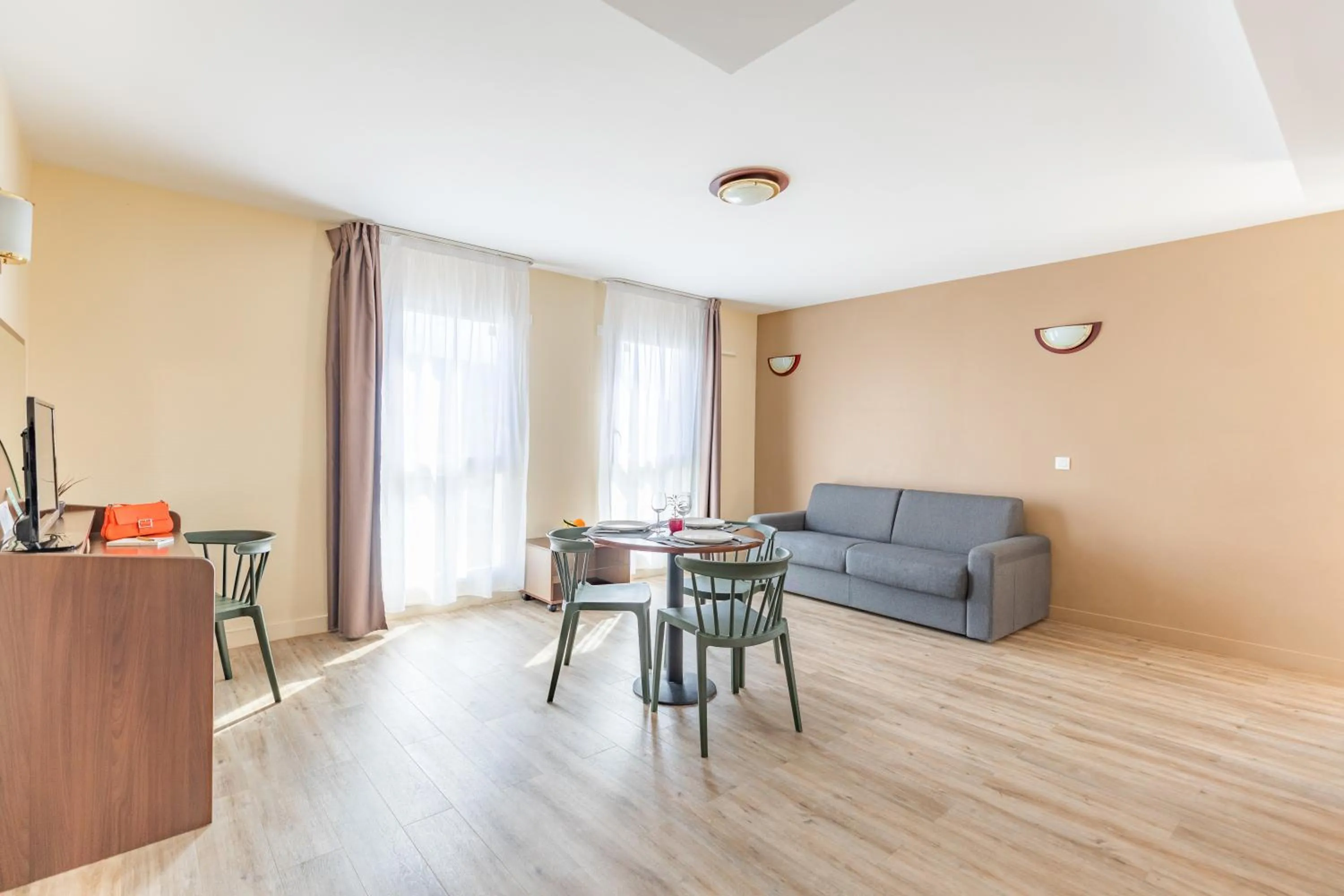 TV and multimedia in Appart'City Classic Nice Acropolis