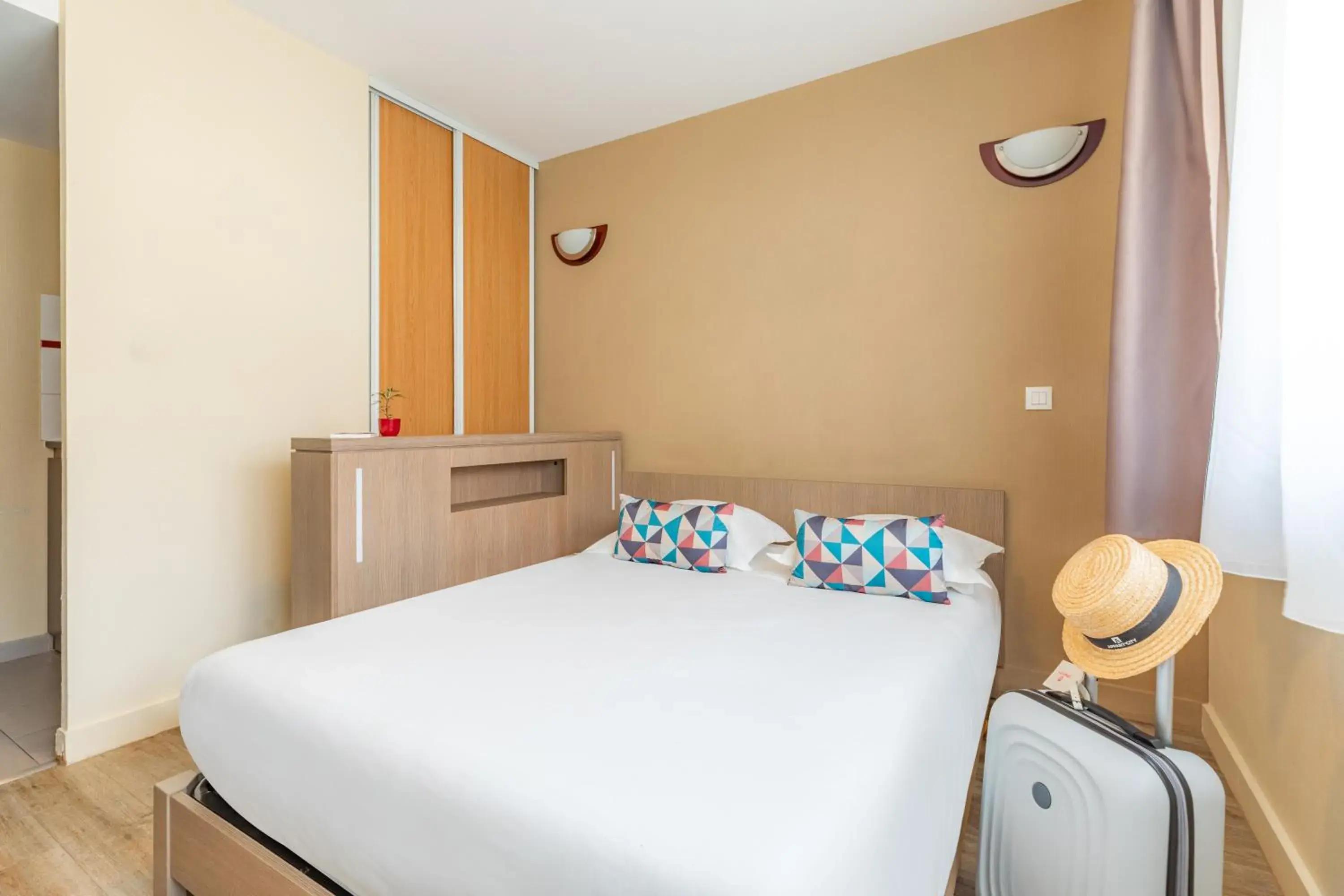 Bed in Appart'City Classic Nice Acropolis Bed in Appart'City Classic Nice Acropolis