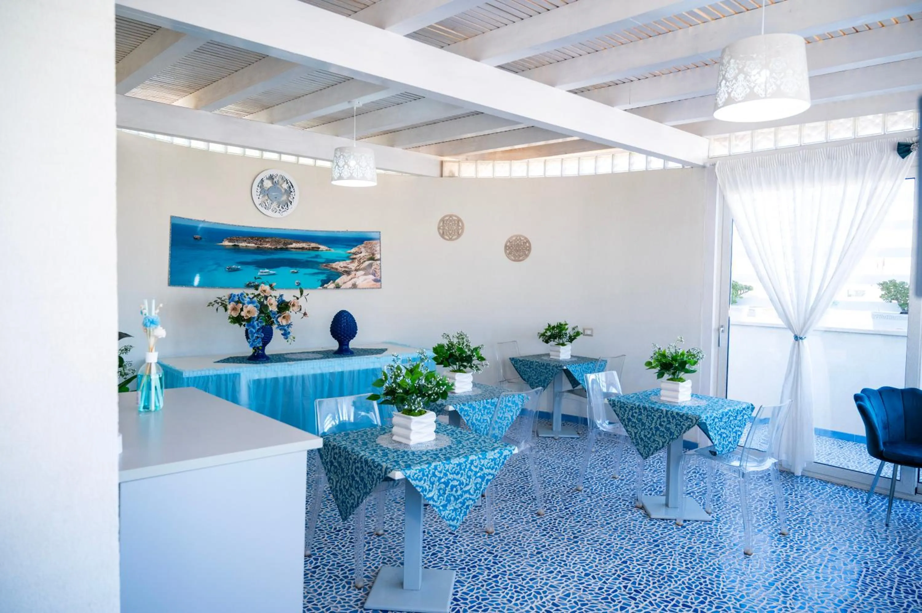 Lounge or bar in B&B PLAZA