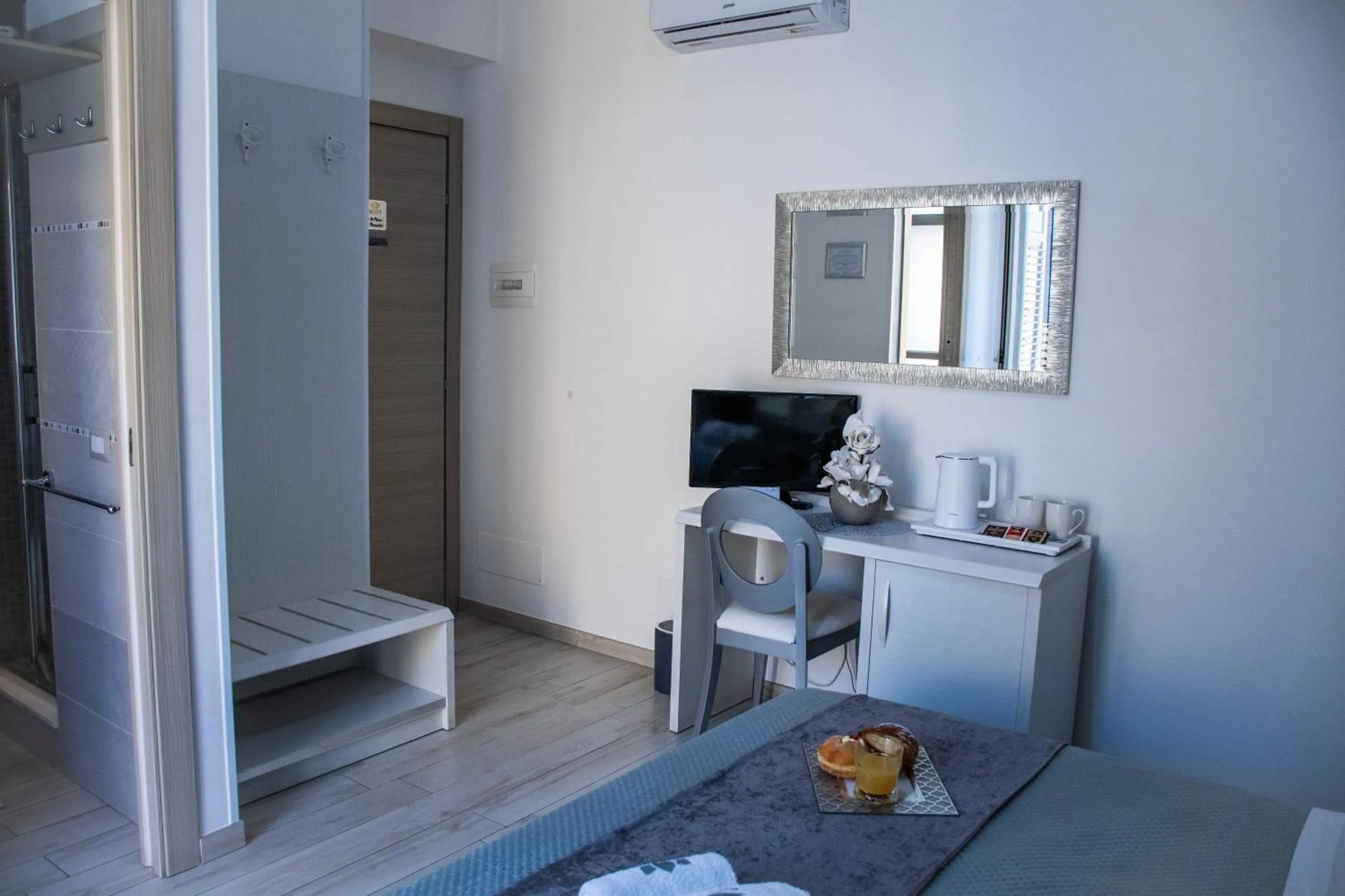 Photo of the whole room in B&B PLAZA