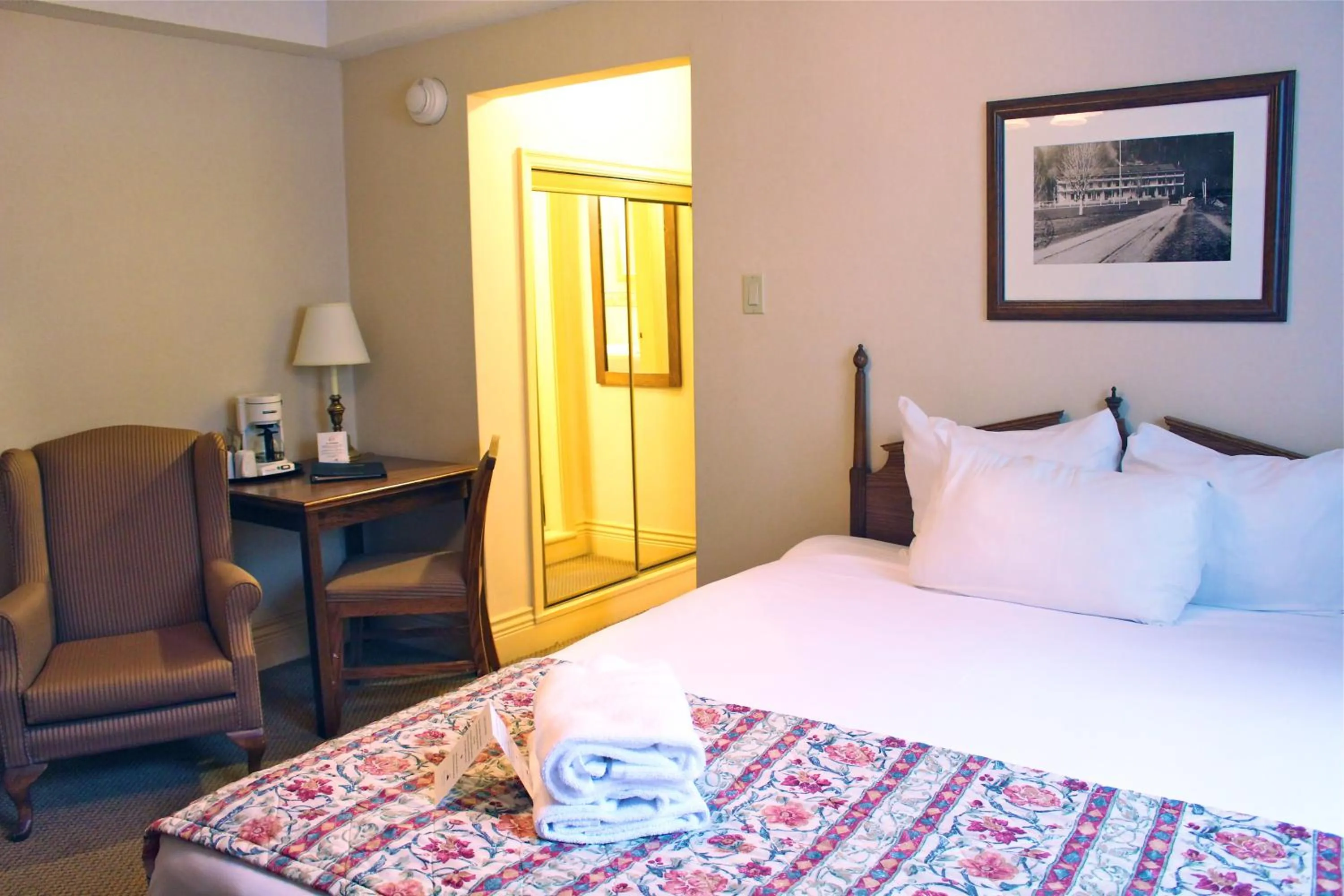 Photo of the whole room, Bed in Harrison Hot Springs Resort & Spa