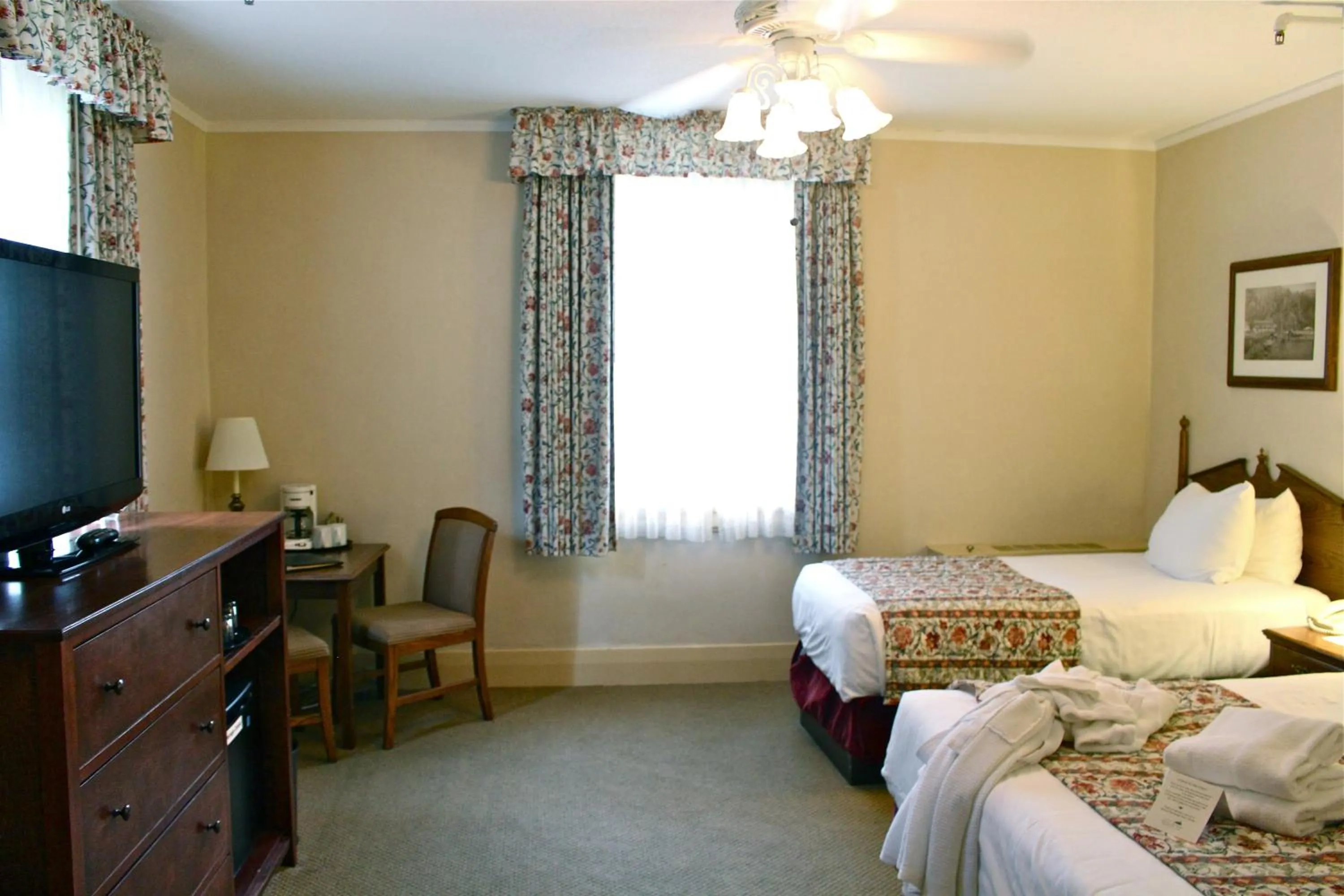 Photo of the whole room, Bed in Harrison Hot Springs Resort & Spa