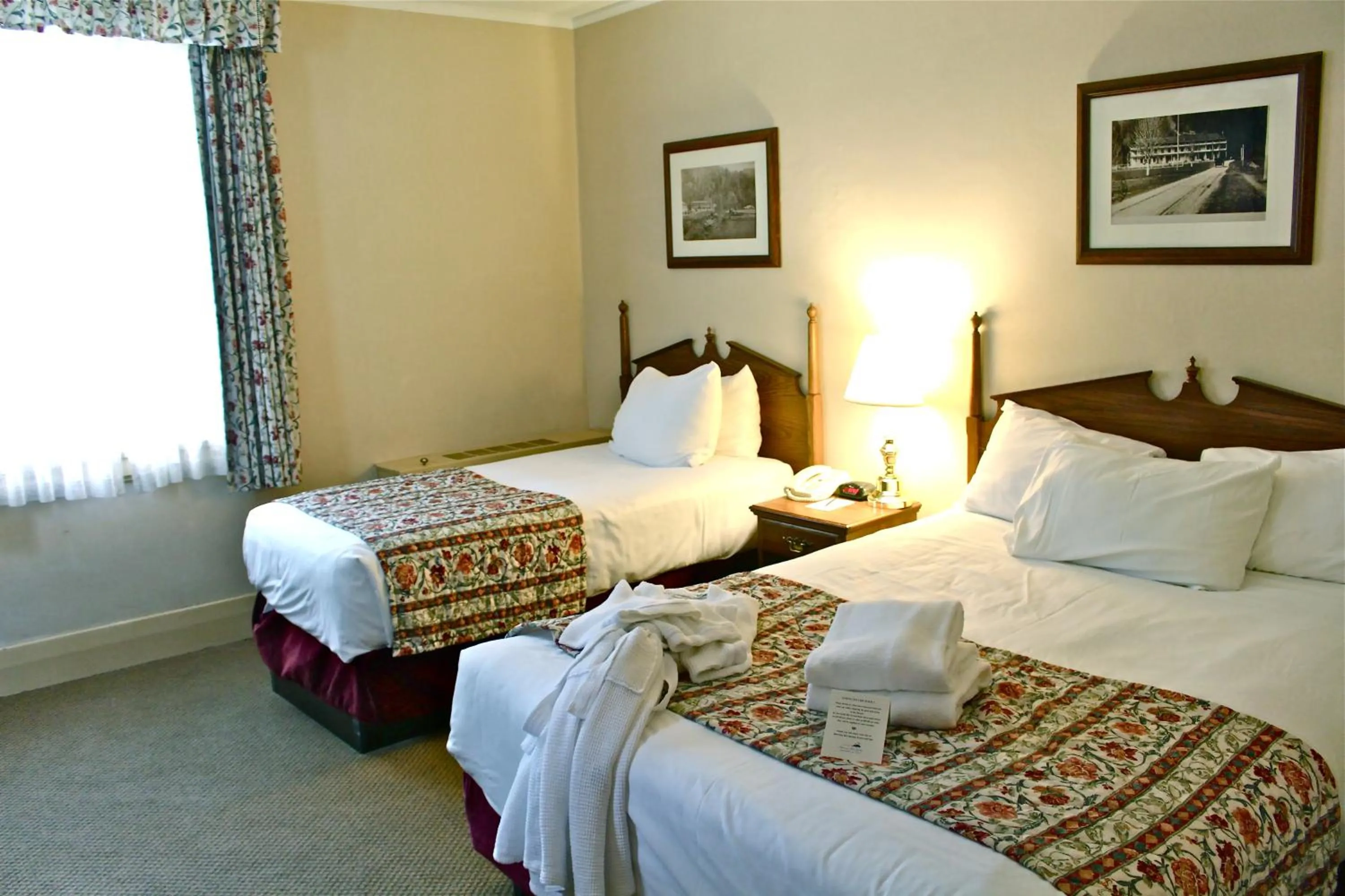 Photo of the whole room, Bed in Harrison Hot Springs Resort & Spa