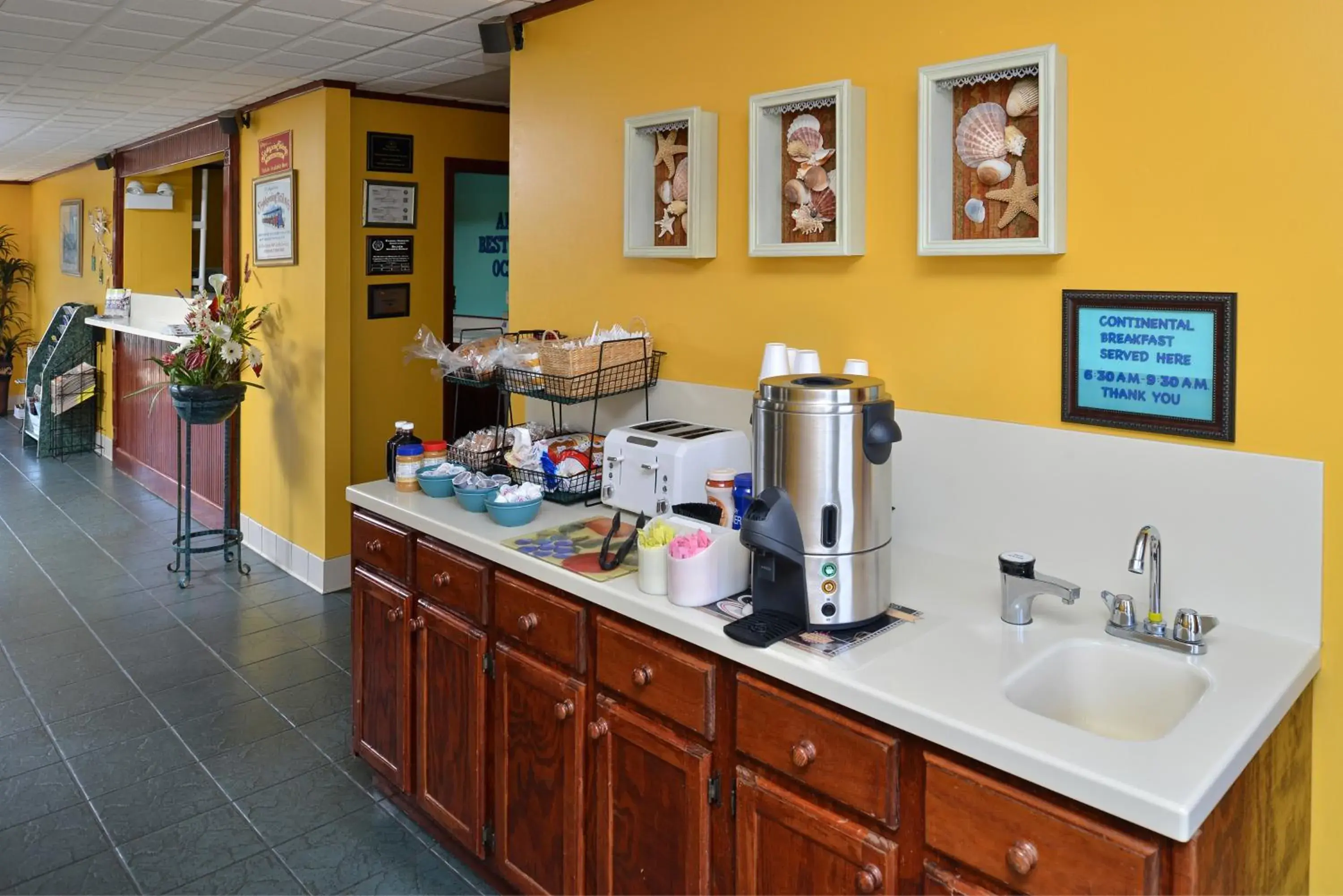 Food in Americas Best Value Inn Ocean Inn Food in Americas Best Value Inn Ocean Inn