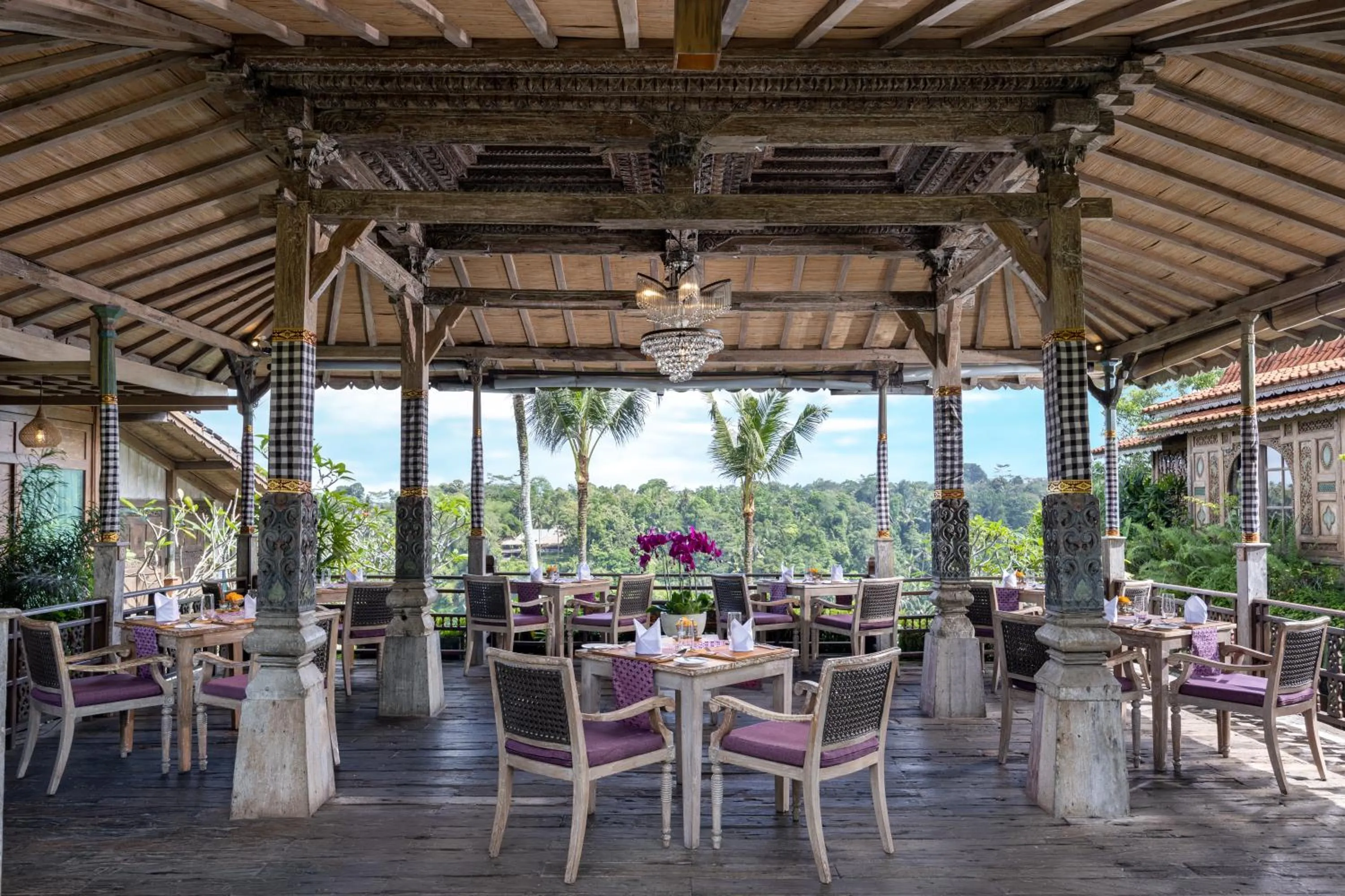 Restaurant/places to eat in Pramana Watu Kurung