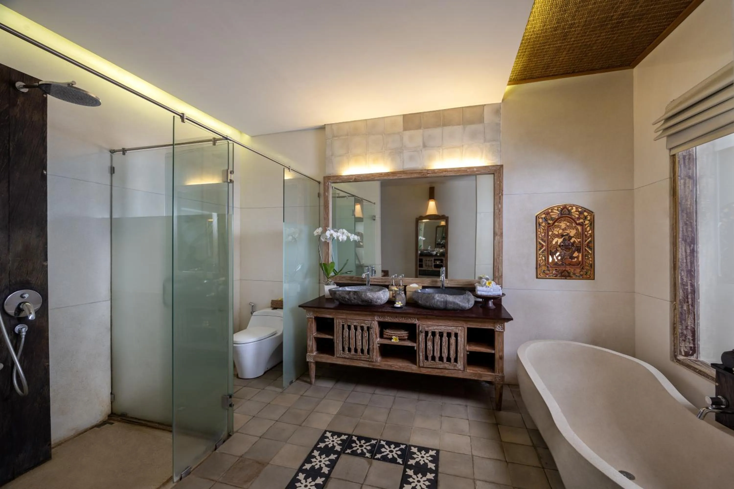 Shower in Pramana Watu Kurung