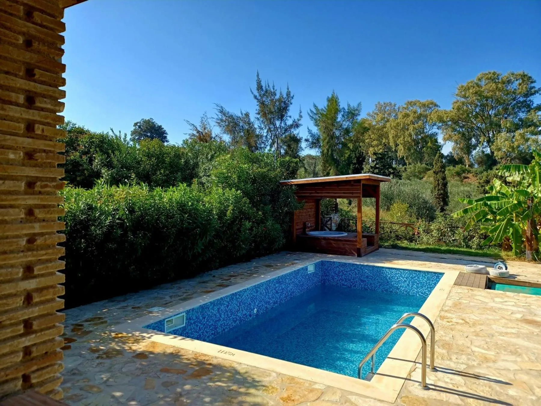 Swimming pool in Alegria Villas Complex