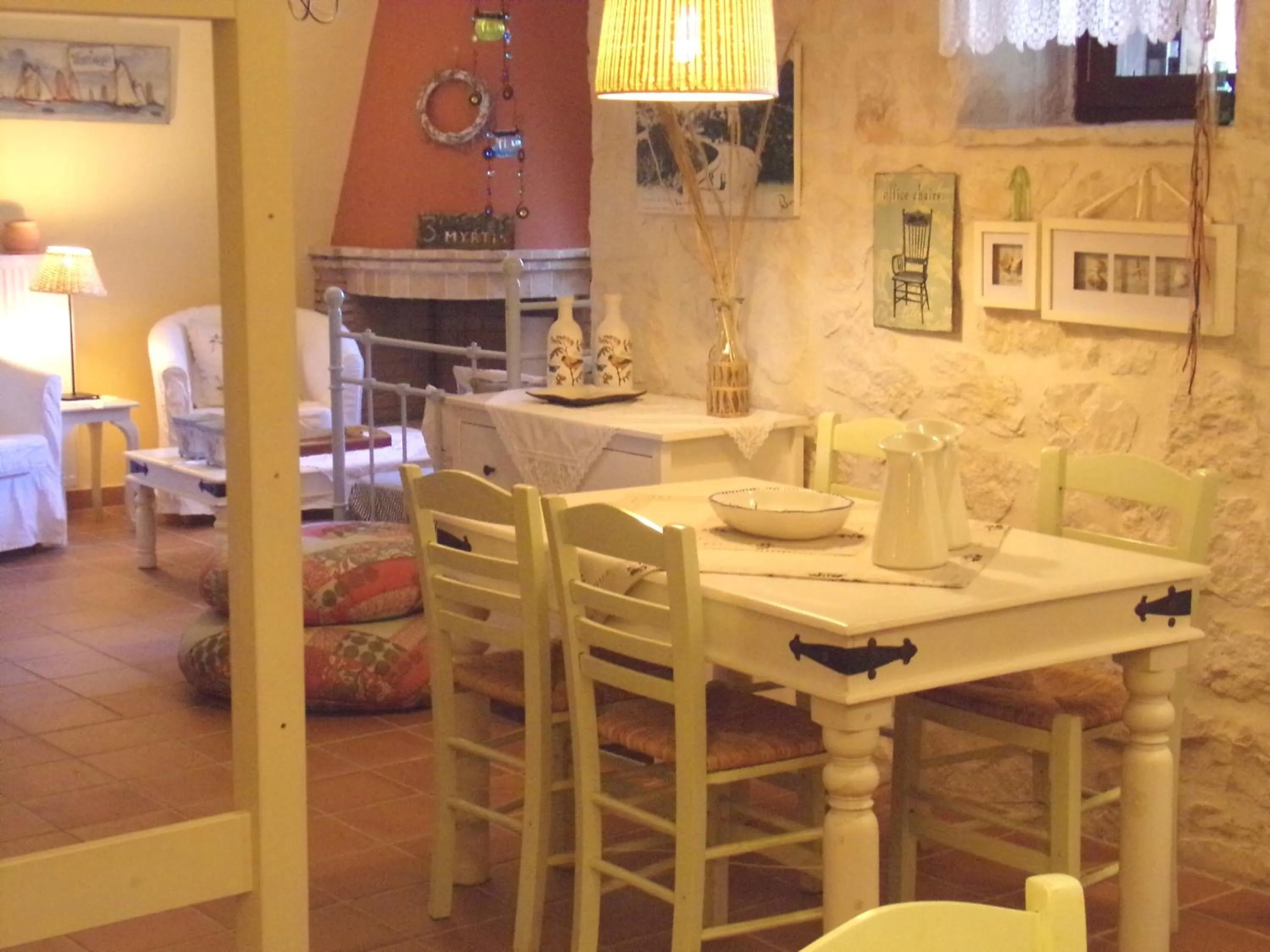 Dining area in Alegria Villas Complex