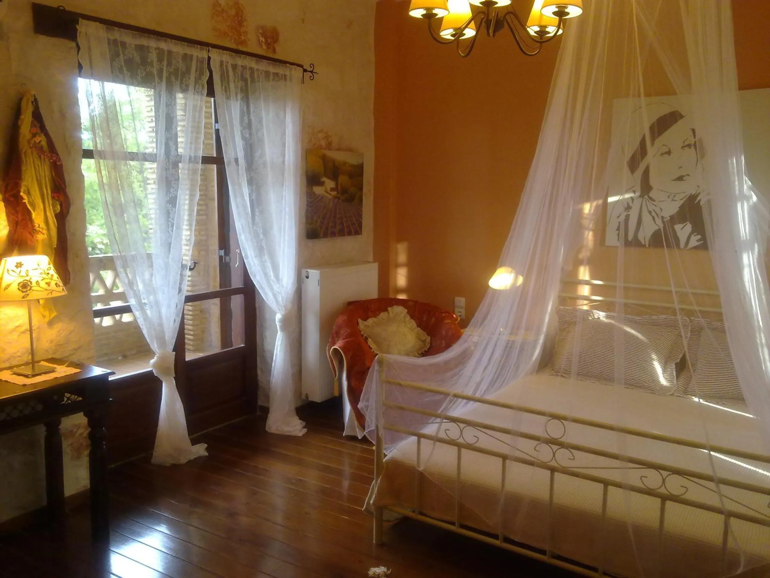 Photo of the whole room, Bed in Alegria Villas Complex