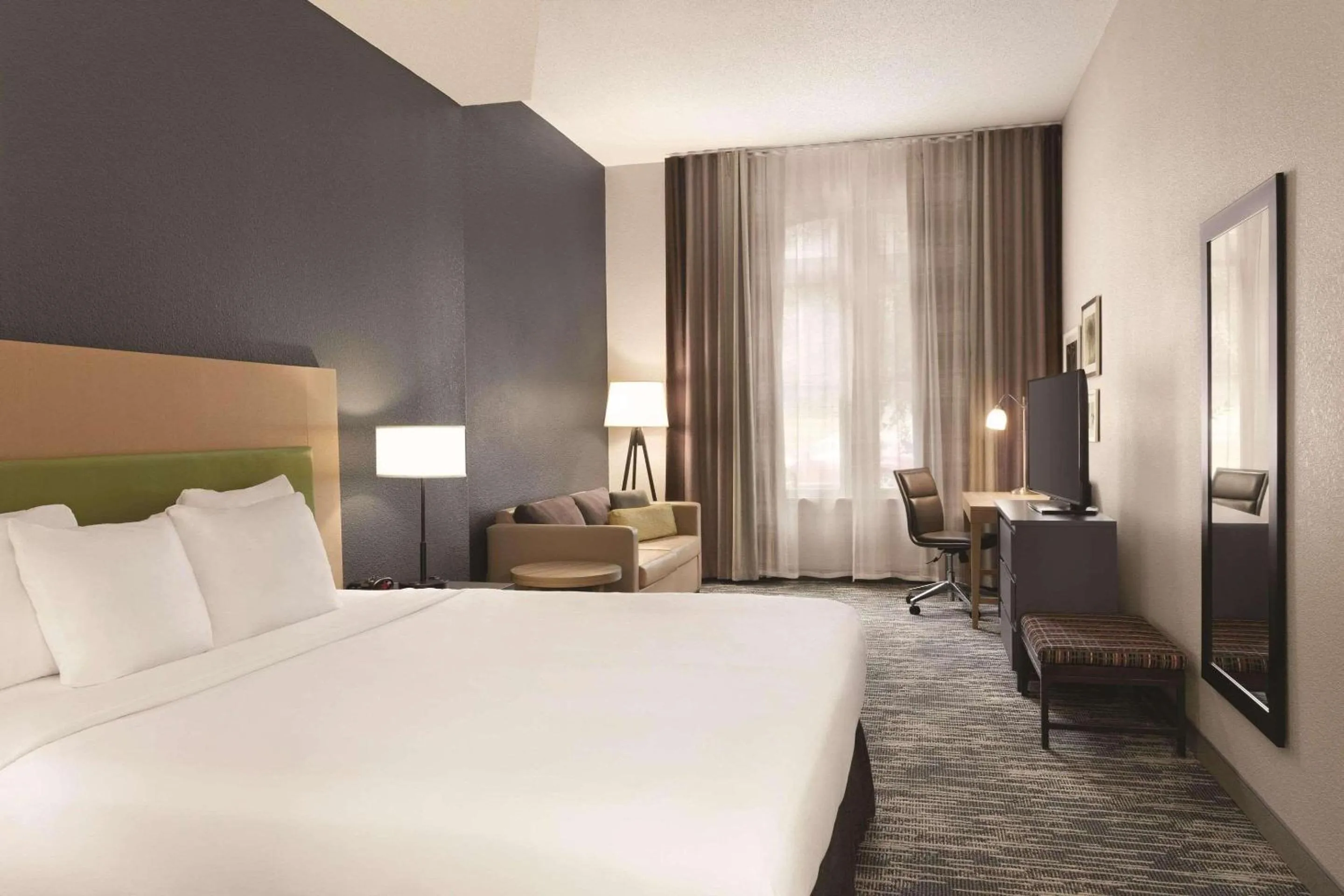 Bedroom, Bed in Country Inn & Suites by Radisson, St Charles Historic District