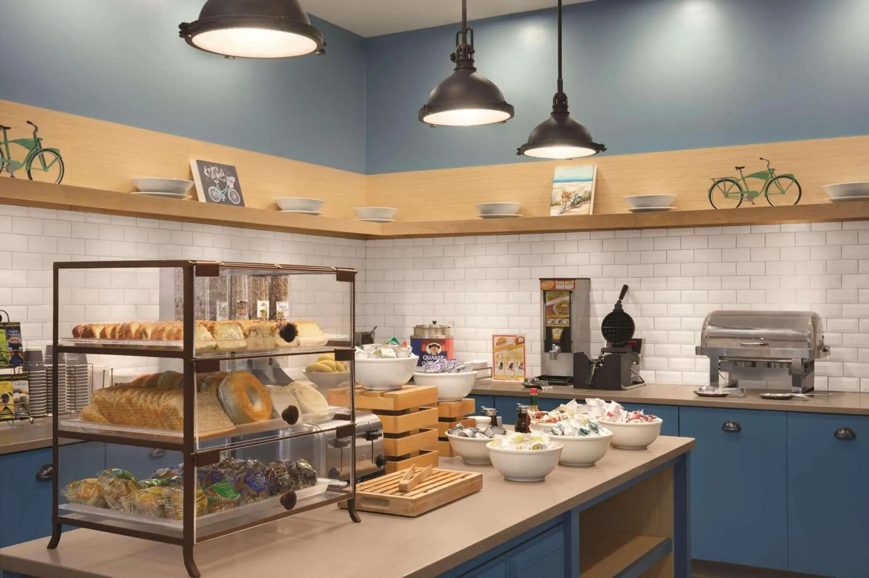 Breakfast in Country Inn & Suites by Radisson, St Charles Historic District Breakfast in Country Inn & Suites by Radisson, St Charles Historic District